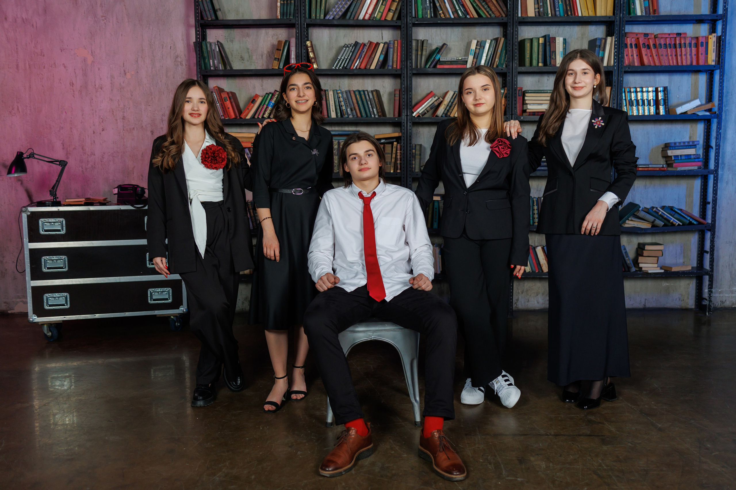 Студийная фотосъемка для старших классов в Москве. Профессиональная фото и видеосъемка. Москва