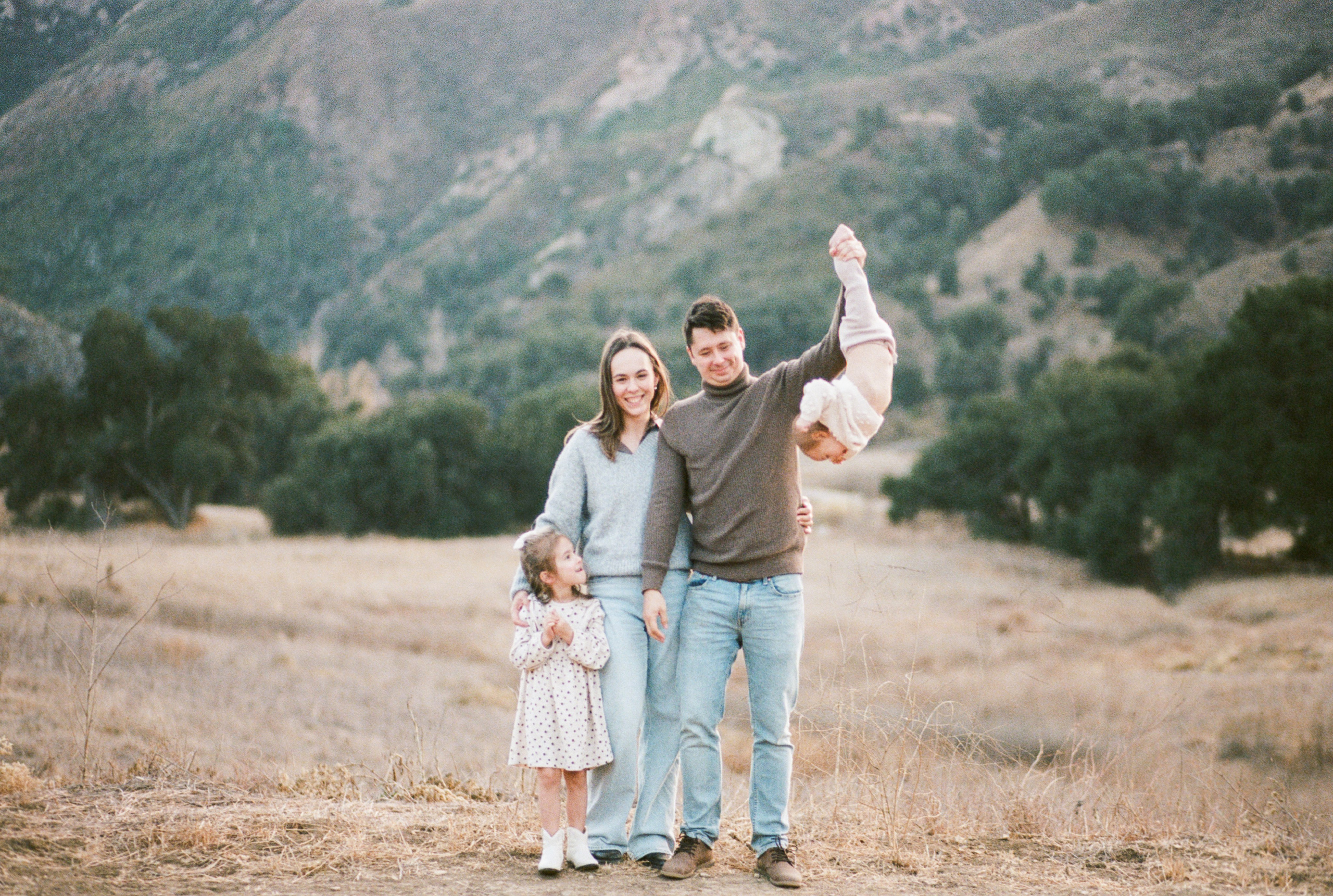 Family. Film photographer in Los Angeles Anastasiya Pankova