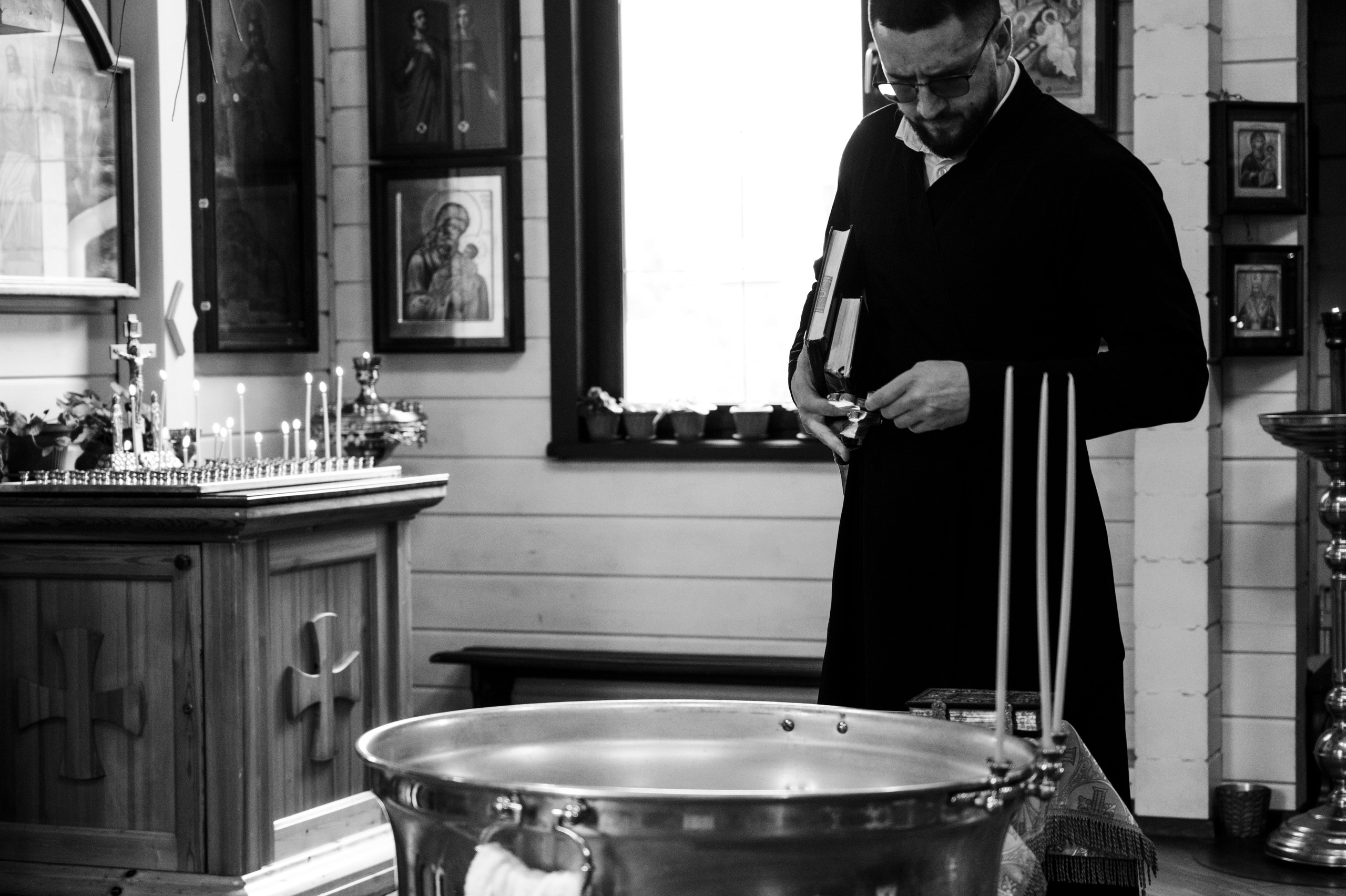 Фотосъёмка крещения в Санкт-Петербурге — Маргарита Иванова, фотограф. Профессиональный фотограф беременности в СПБ. Стильные фотосессии беременности в стиле минимализм и классическая фотография