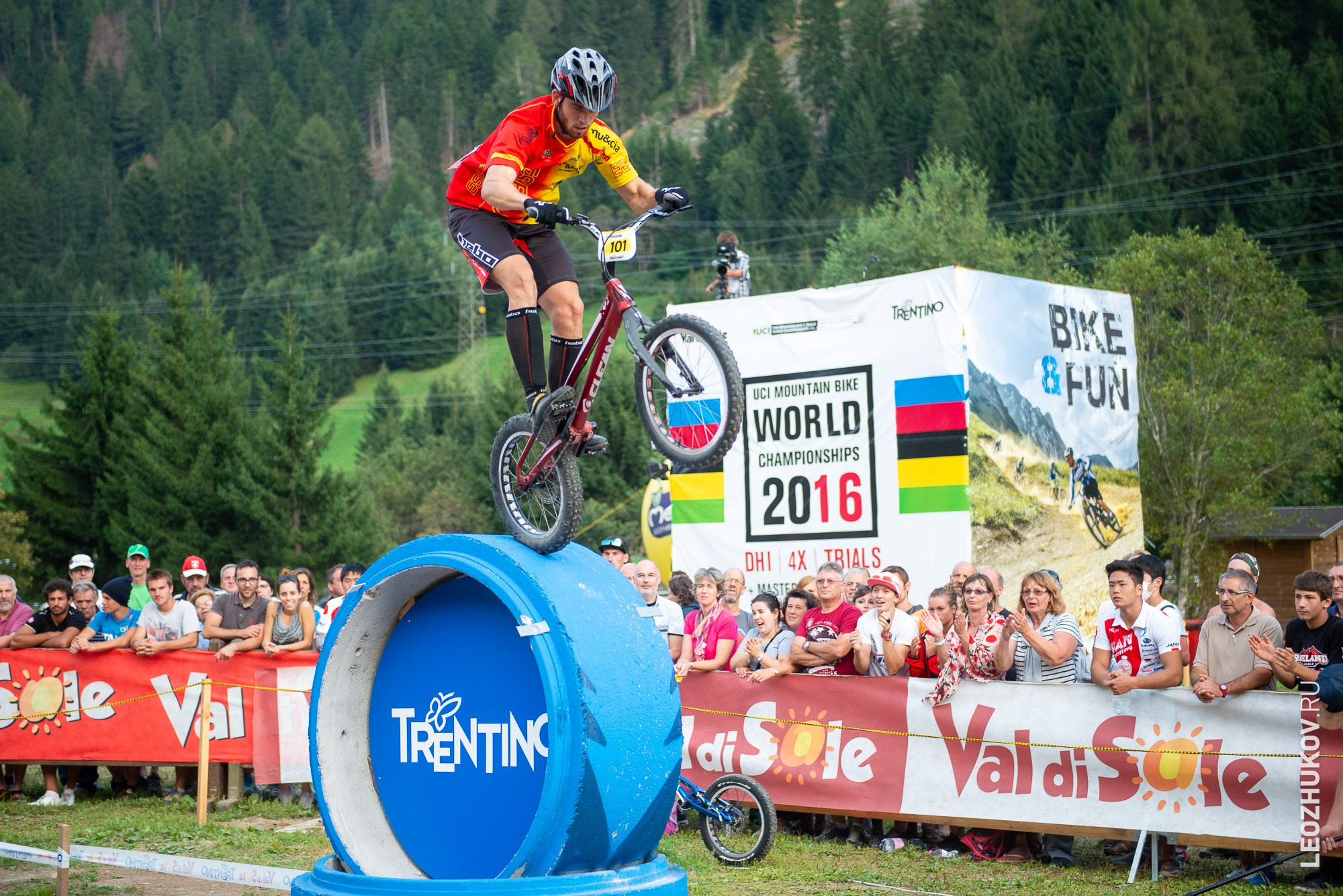 UCI Trials World Championships 2016 — finals. Sports photographer Leonid Zhukov