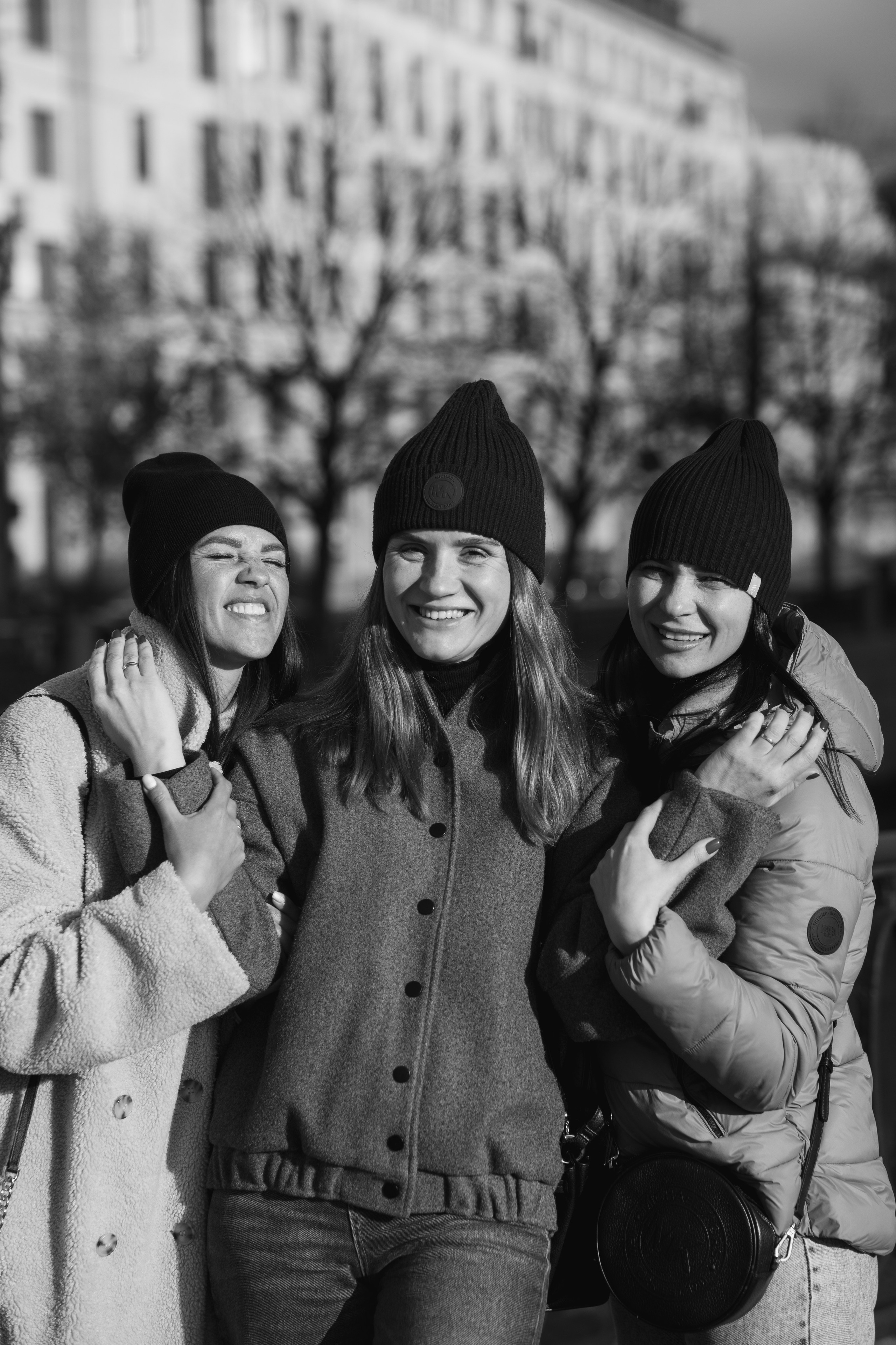 Уличная фотосессия трех подруг. Портретный и репортажный фотограф в Санкт-Петербурге | Валерия Кайряк