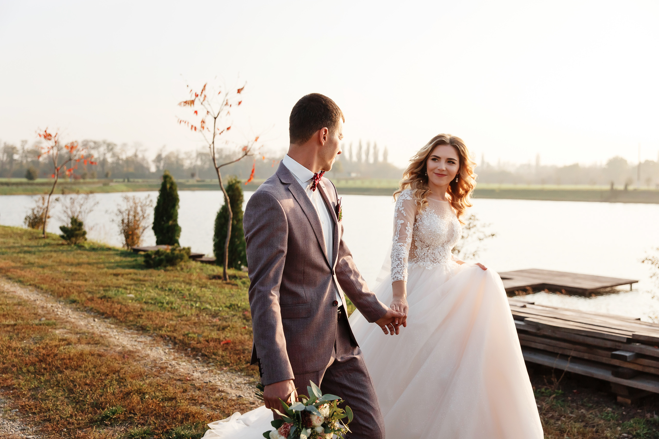 Свадебная фотосессия в Лабинске. Прогулка на лавандовом поле. Фотограф Дмитрий Шевченко.