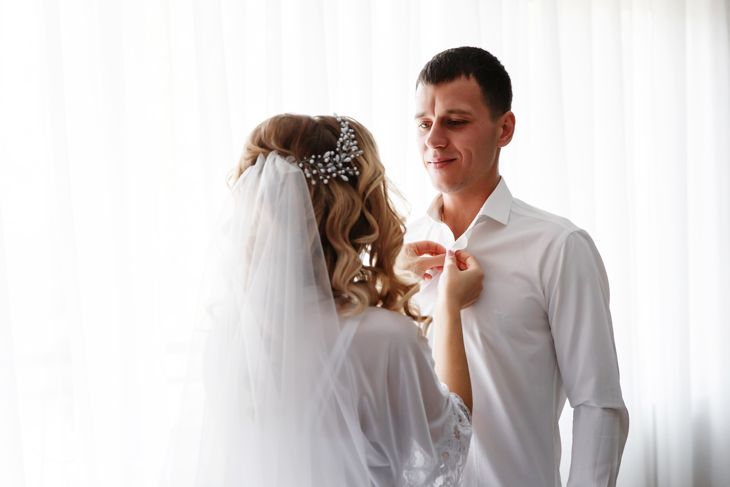 Свадебная фотосессия в Мостовском. Сборы жениха и невесты на базе «Аква-Вита». Фотограф Дмитрий Шевченко.