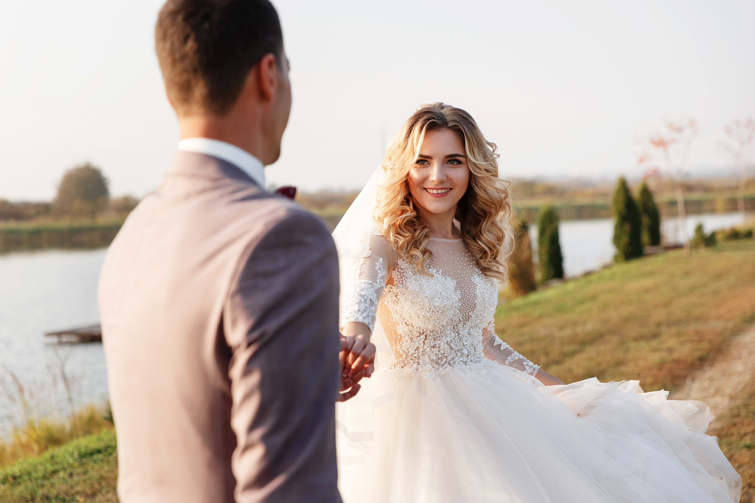 Свадебная фотосессия в Лабинске. Прогулка на лавандовом поле. Фотограф Дмитрий Шевченко.