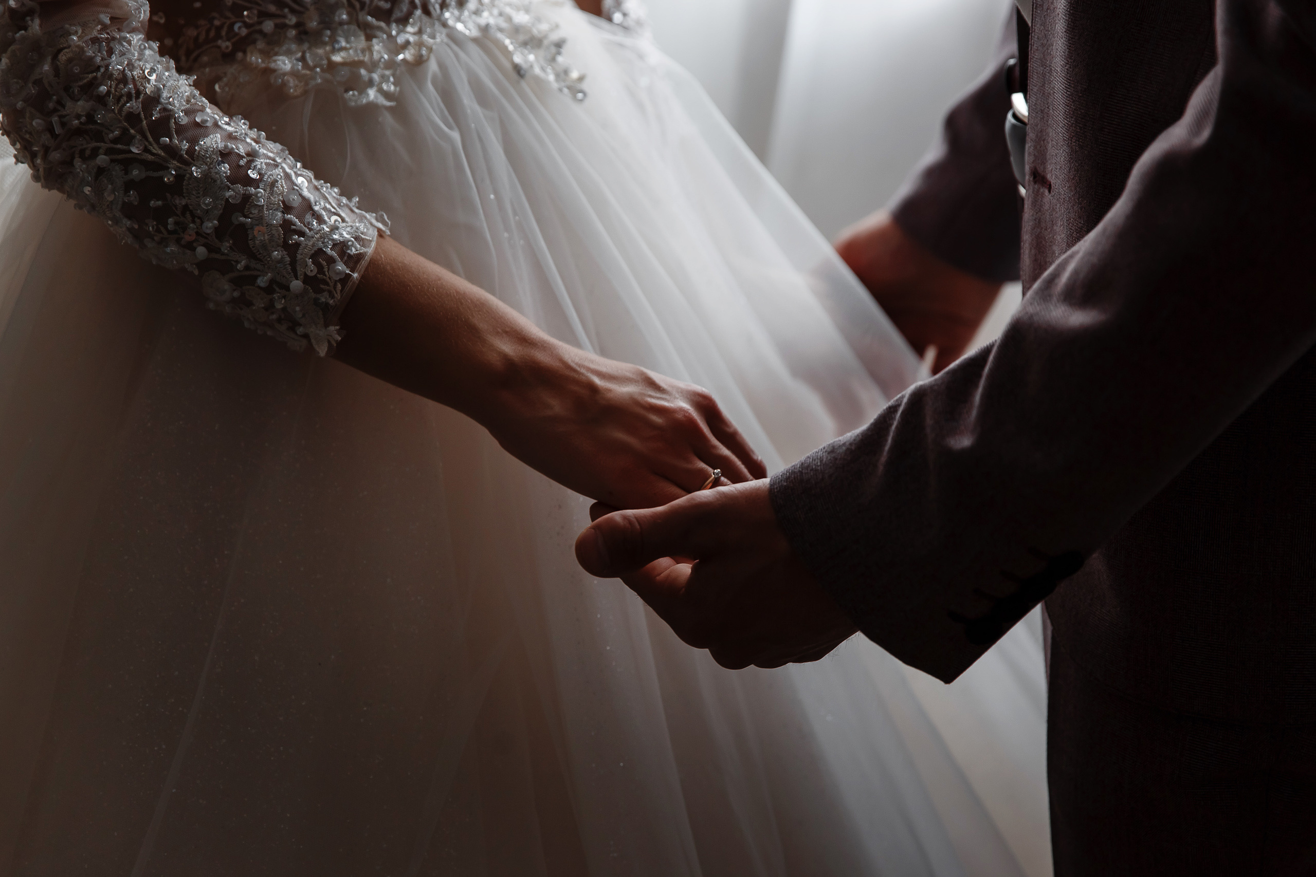 Свадебная фотосессия в Мостовском. Сборы жениха и невесты на базе «Аква-Вита». Фотограф Дмитрий Шевченко.