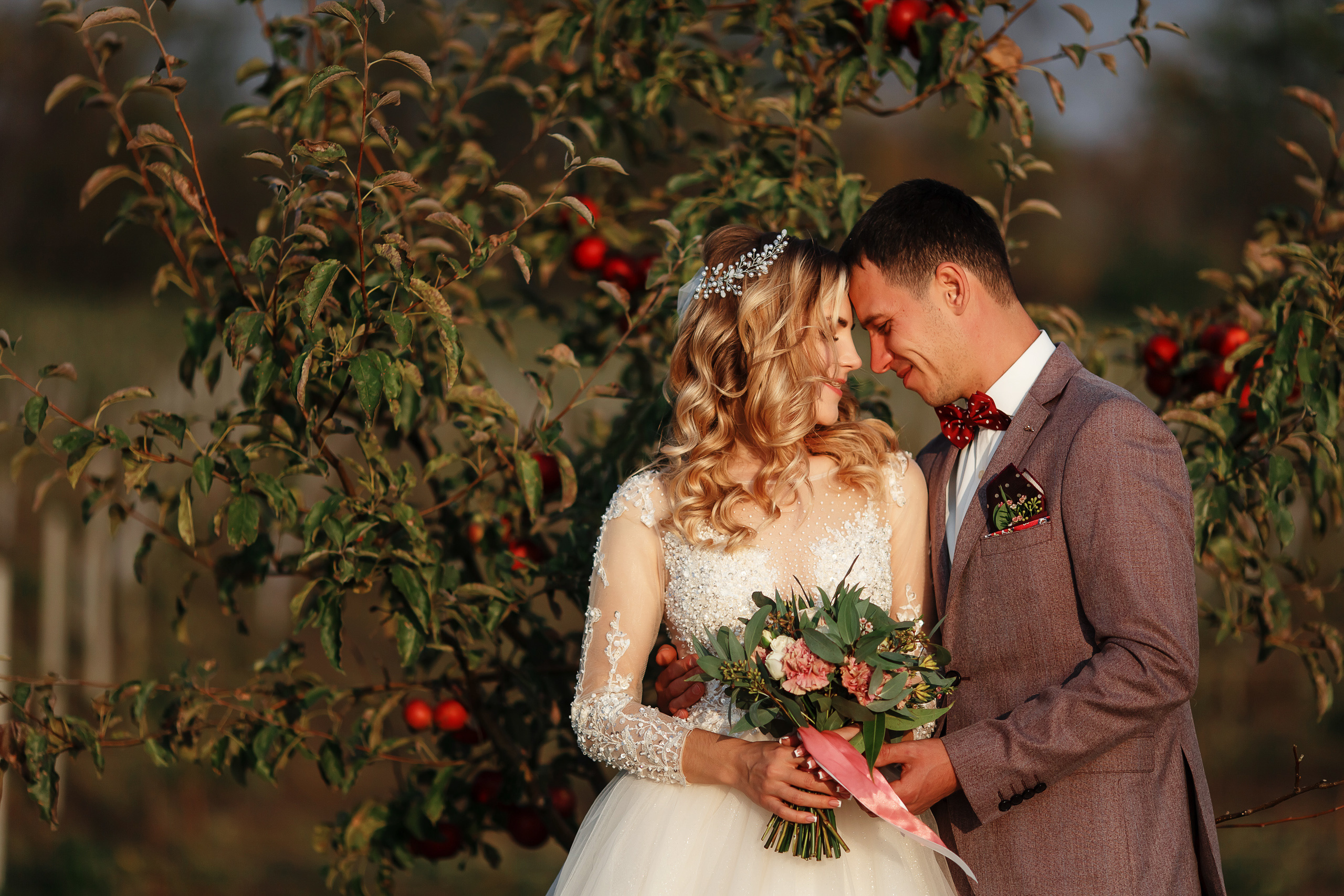 Свадебная фотосессия в Лабинске. Прогулка на лавандовом поле. Фотограф Дмитрий Шевченко.