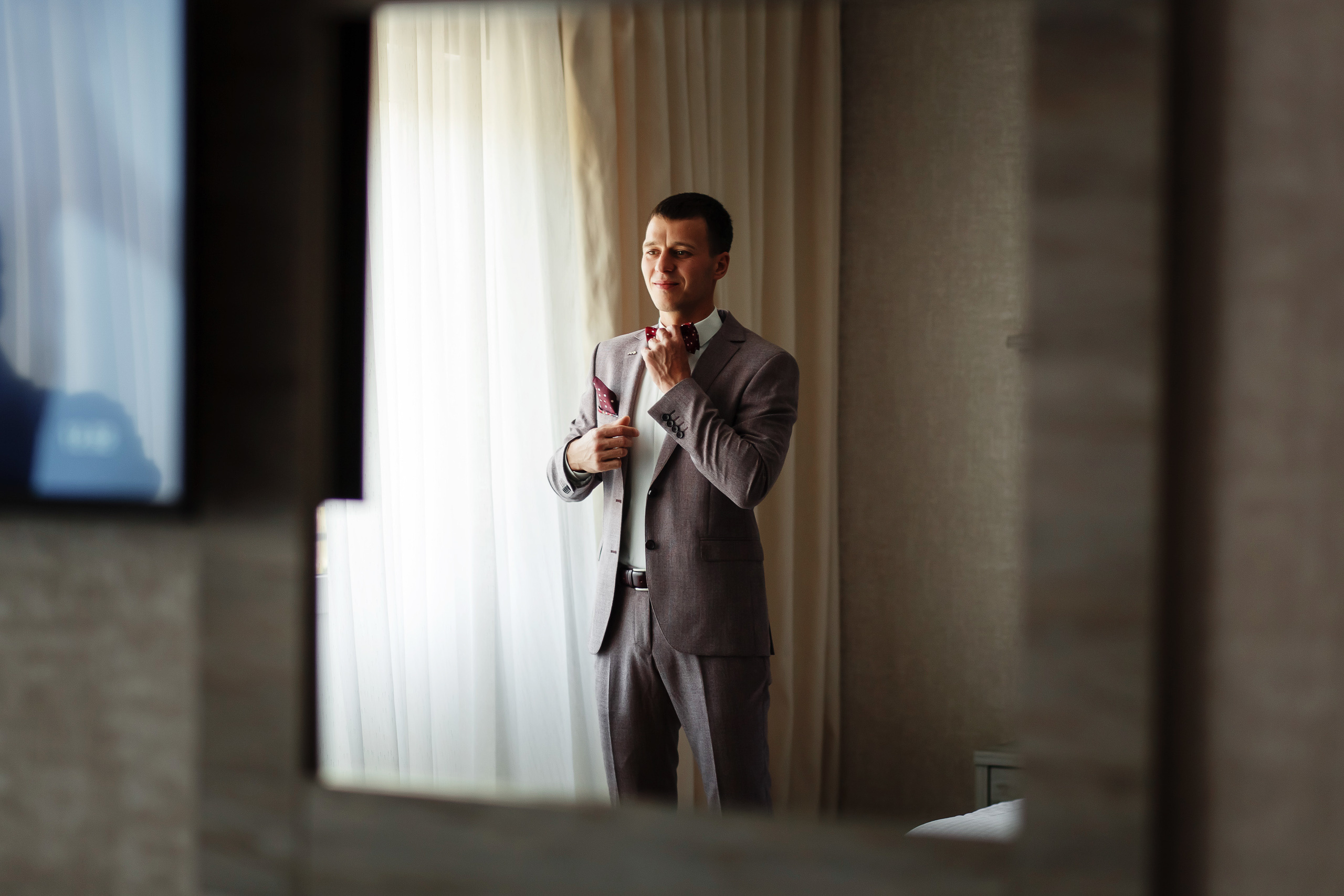 Свадебная фотосессия в Мостовском. Сборы жениха и невесты на базе «Аква-Вита». Фотограф Дмитрий Шевченко.