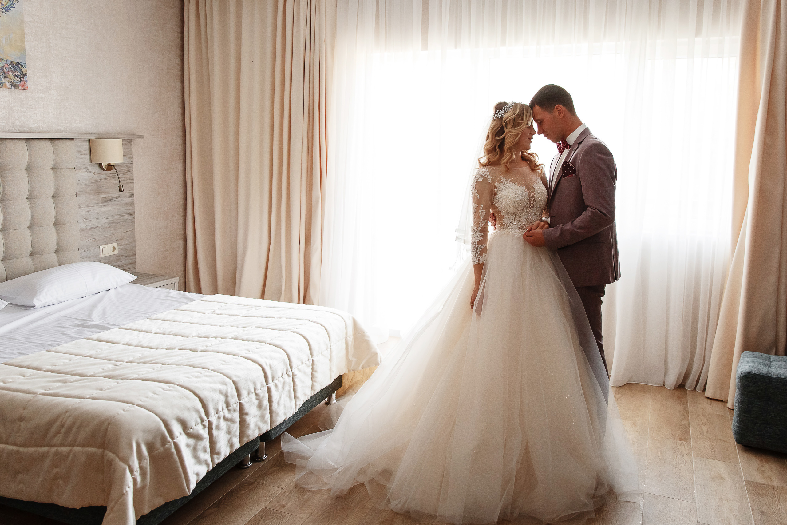 Свадебная фотосессия в Мостовском. Сборы жениха и невесты на базе «Аква-Вита». Фотограф Дмитрий Шевченко.