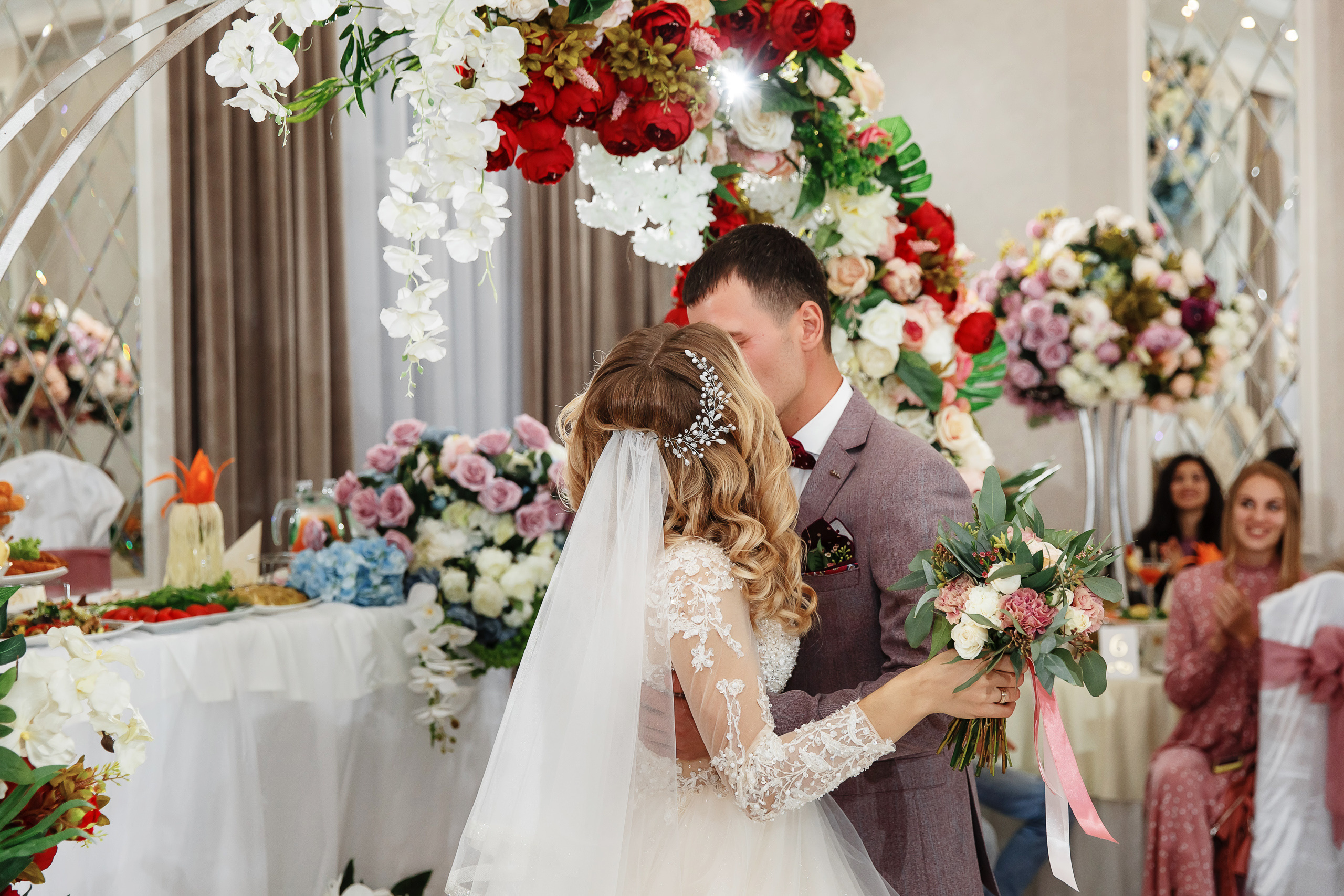 Свадебная фотосессия в Курганинске. Банкет в Ресторане "Империалъ". Фотограф Дмитрий Шевченко.