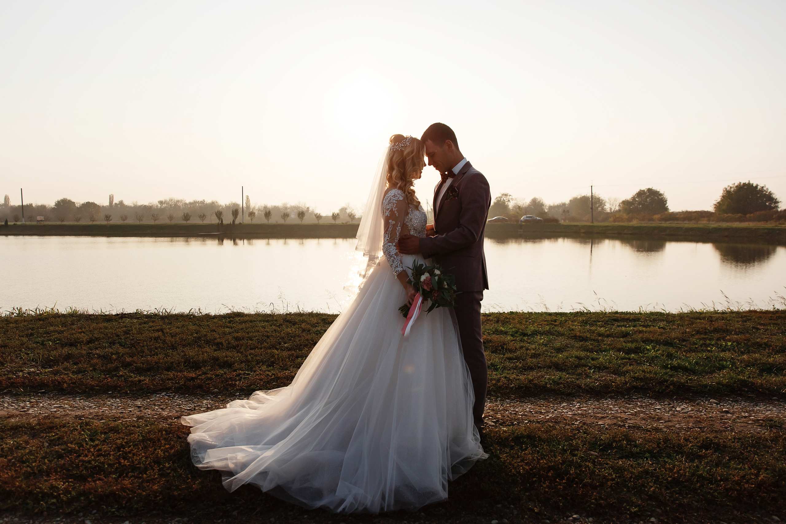 Свадебная фотосессия в Лабинске. Прогулка на лавандовом поле. Фотограф Дмитрий Шевченко.