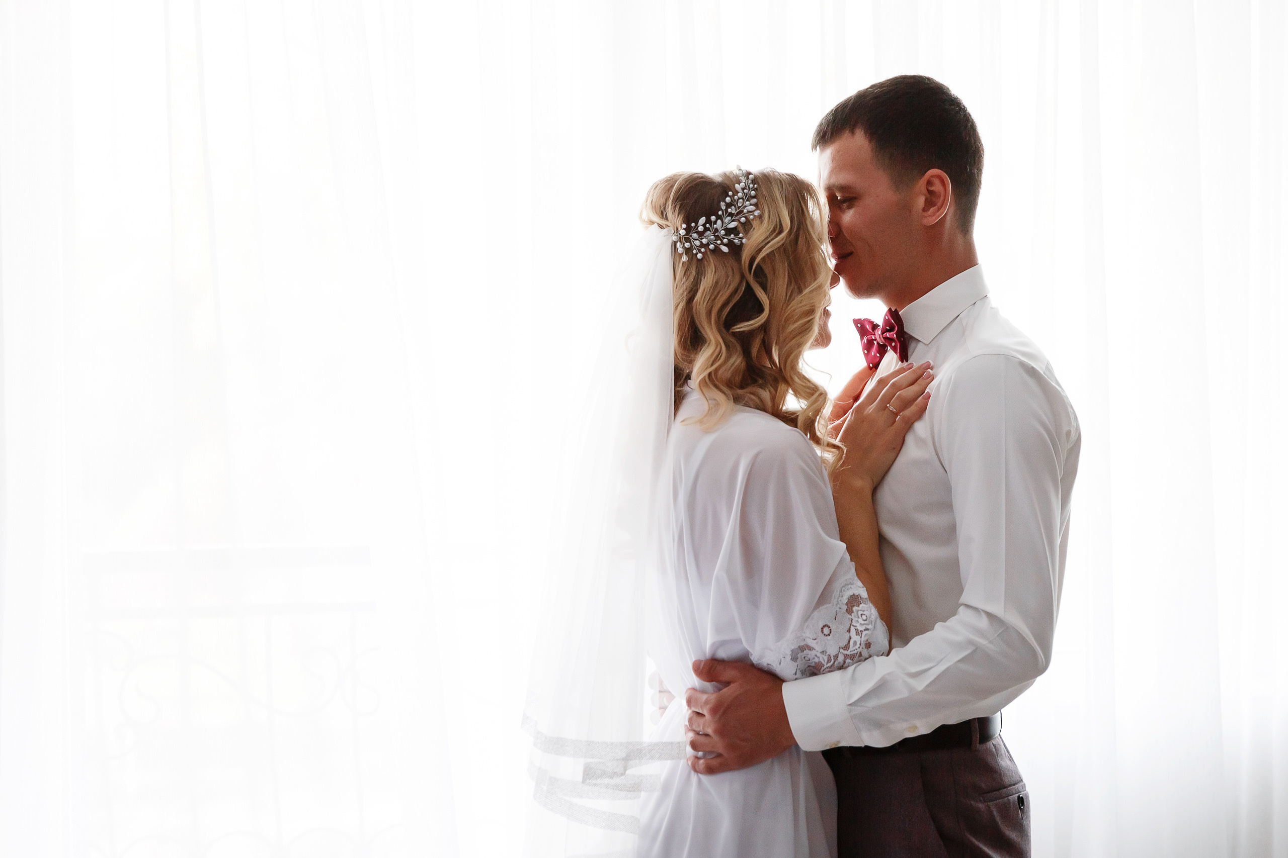 Свадебная фотосессия в Мостовском. Сборы жениха и невесты на базе «Аква-Вита». Фотограф Дмитрий Шевченко.