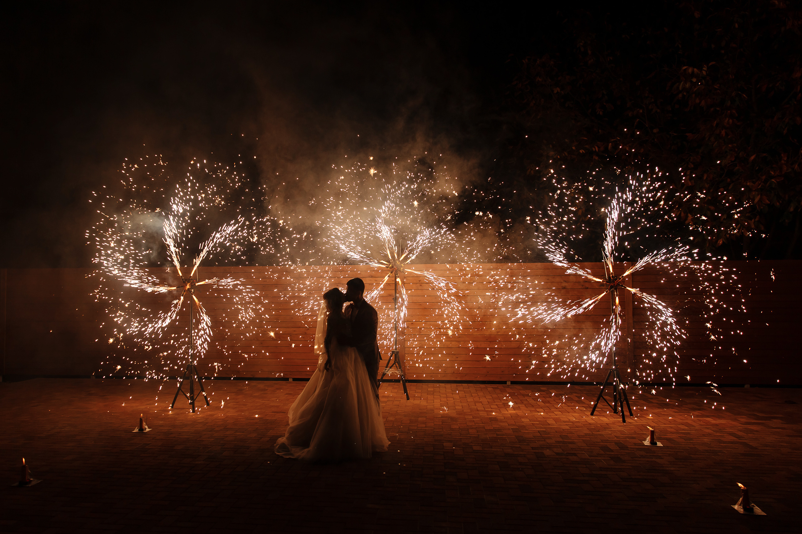 Свадебная фотосессия в Курганинске. Фейерверк. Фотограф Дмитрий Шевченко.