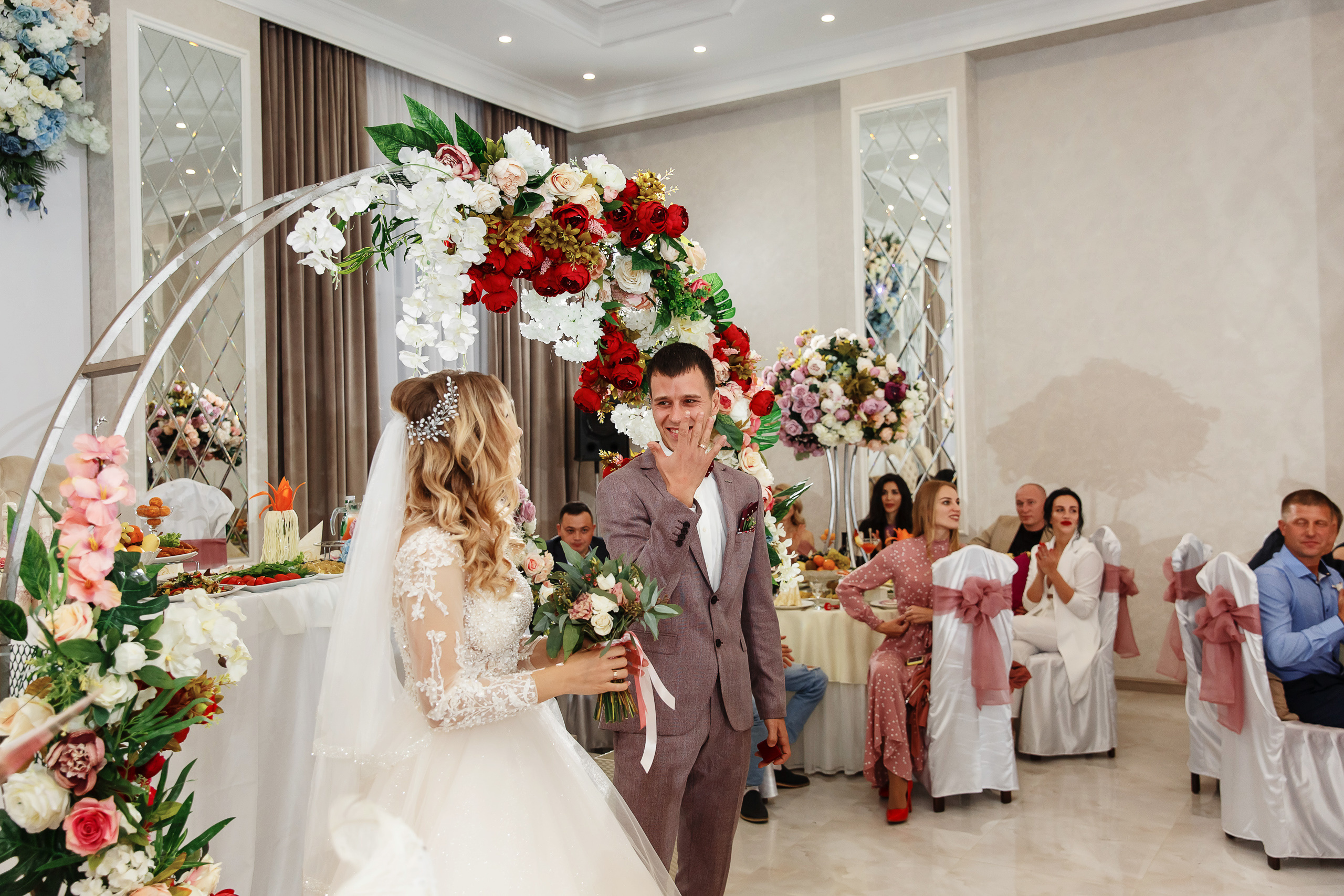 Свадебная фотосессия в Курганинске. Банкет в Ресторане "Империалъ". Фотограф Дмитрий Шевченко.