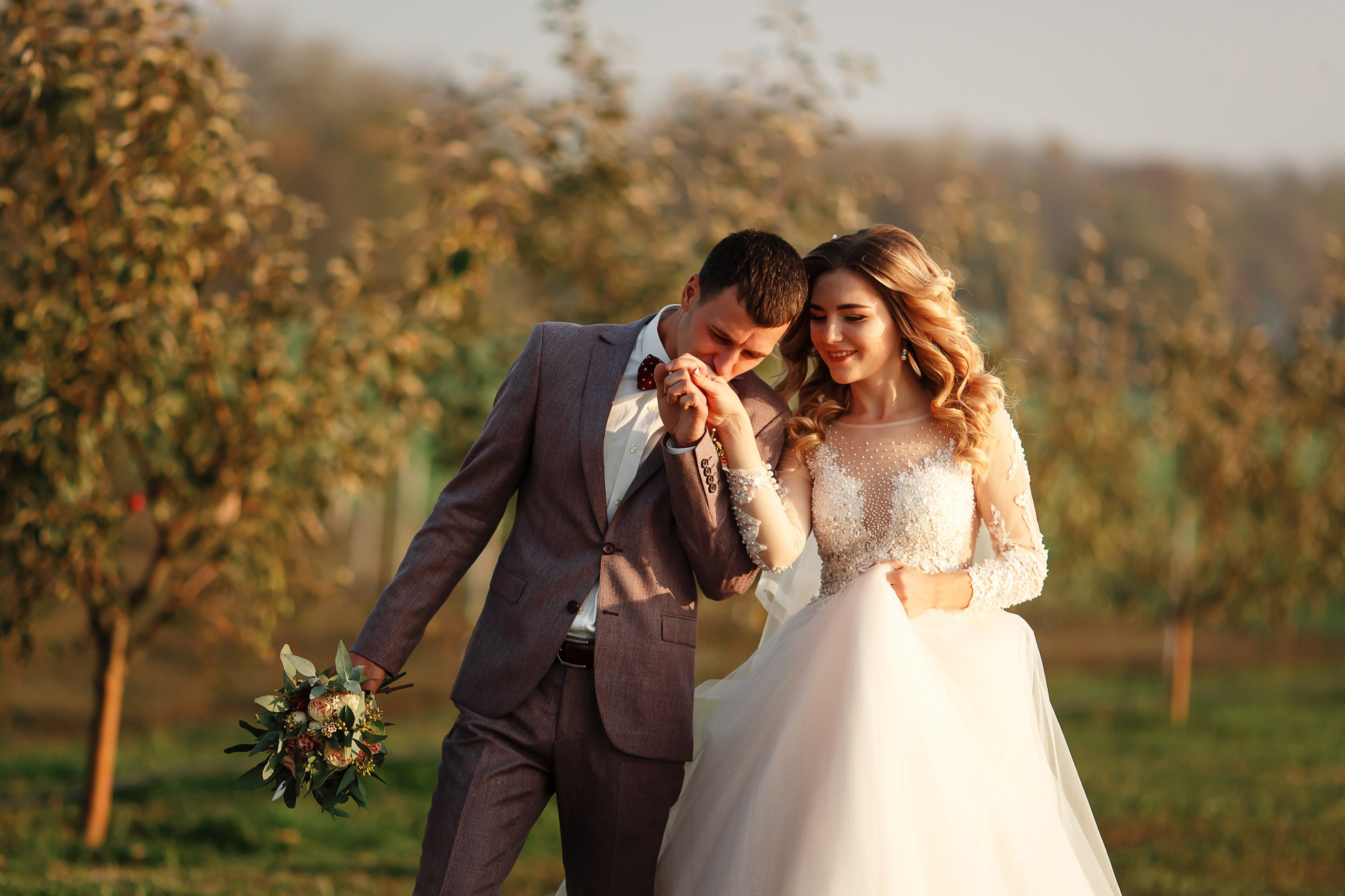 Свадебная фотосессия в Лабинске. Прогулка на лавандовом поле. Фотограф Дмитрий Шевченко.
