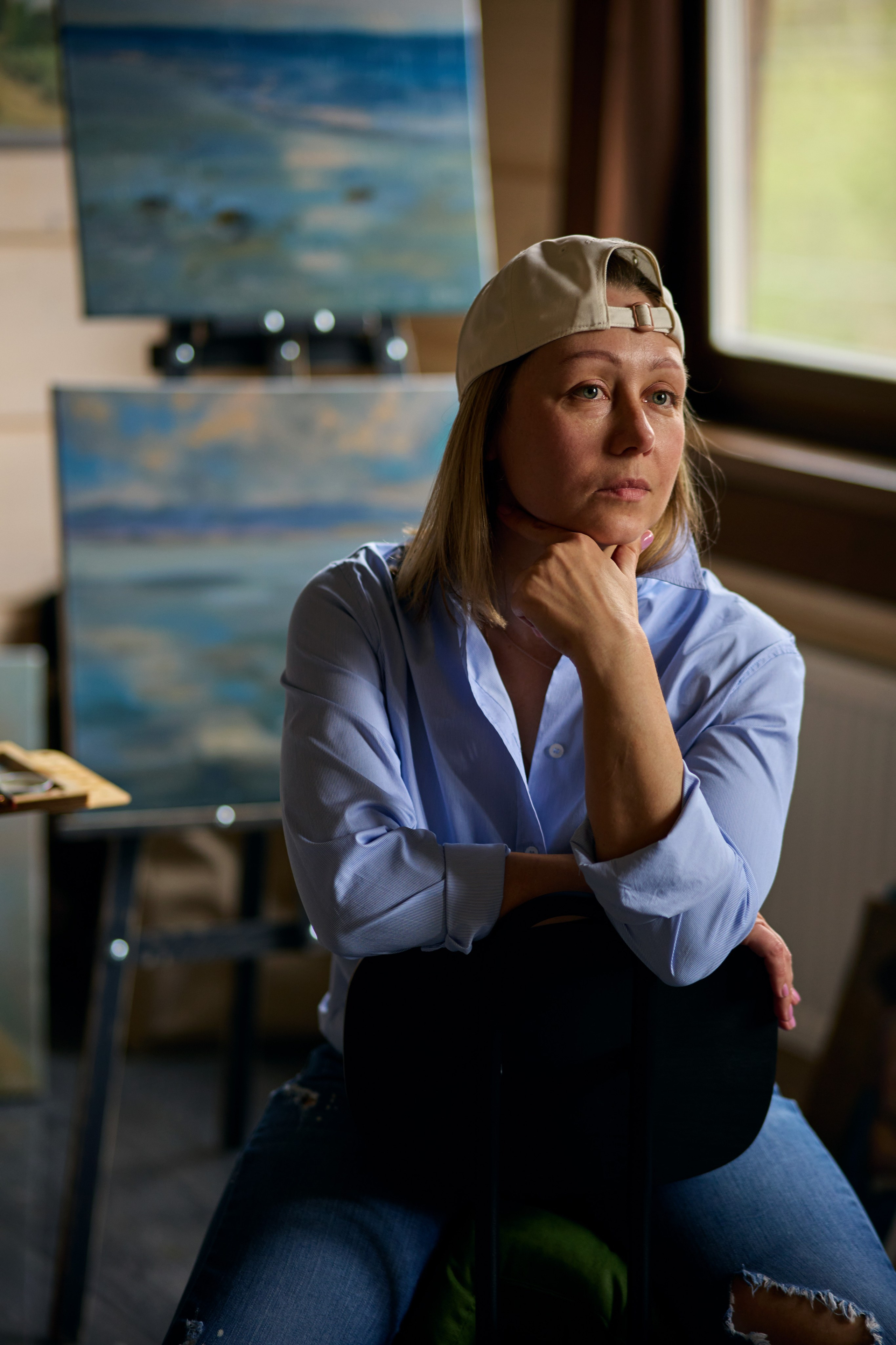 Фото в мастерской художника