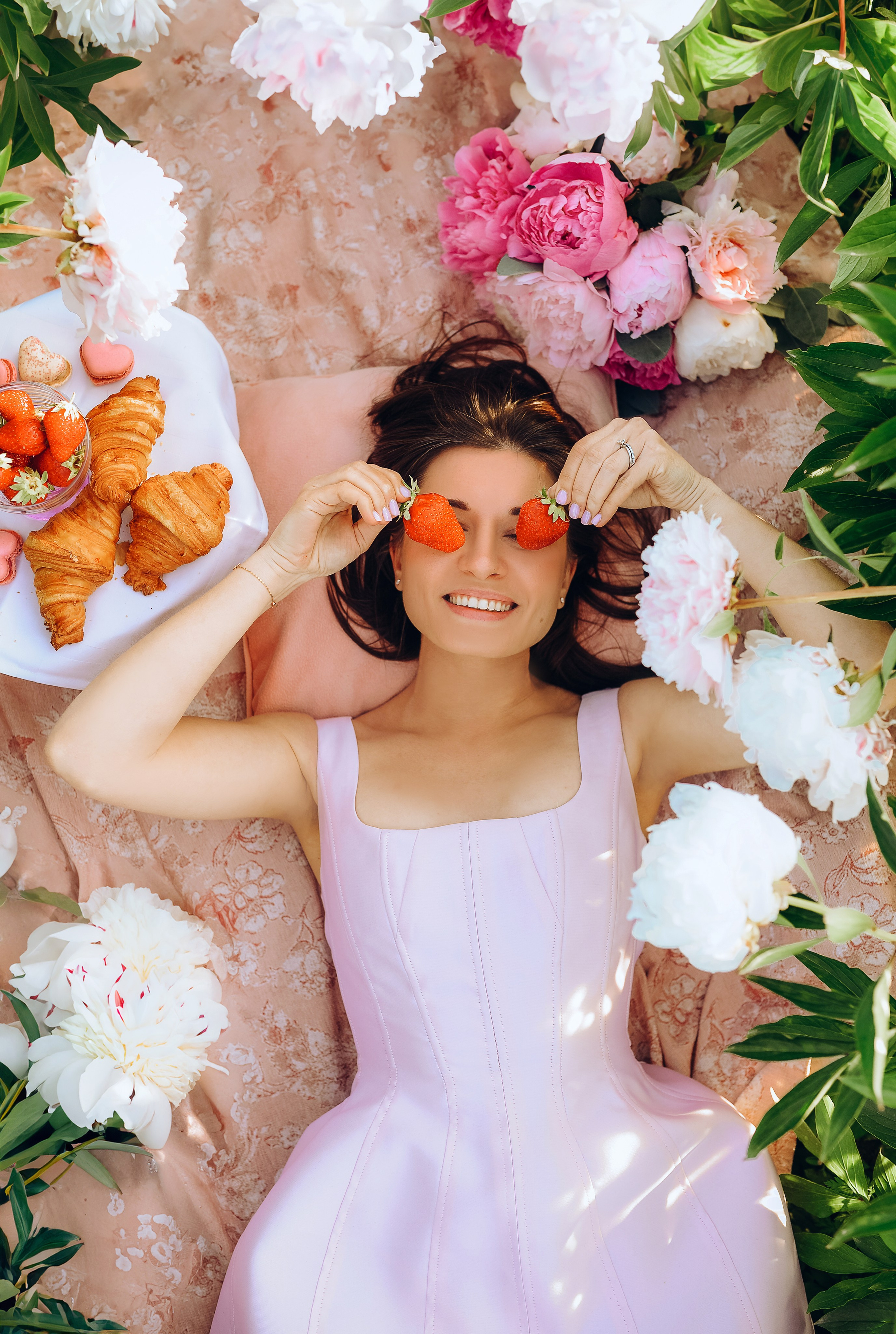 Champs de pivoines. Photographer in Provence Julia Lipiainen