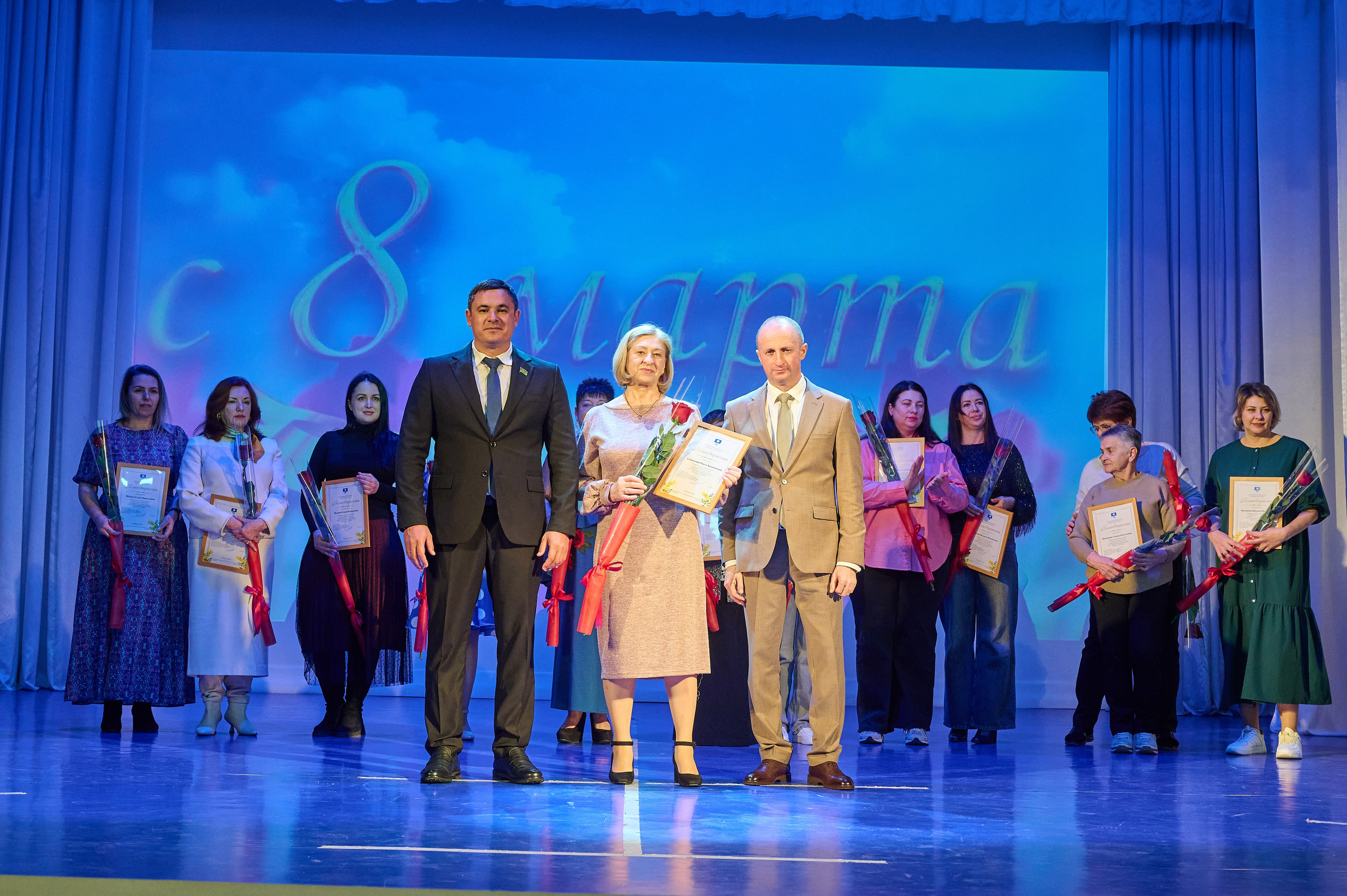 8 марта Марьина роща. Жизнь курорта Кабардинка в фотографиях