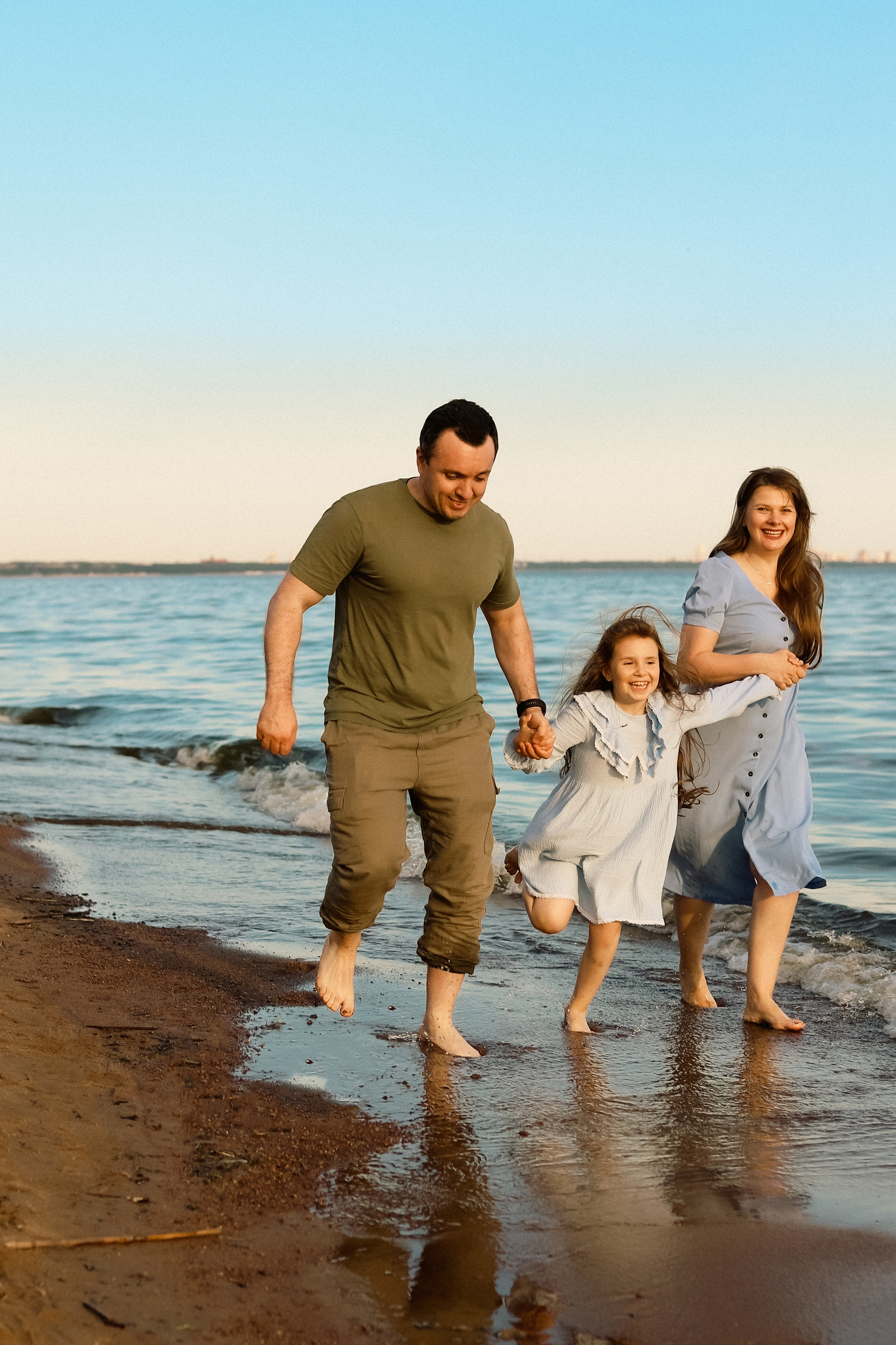 Прогулка на заливе. Семья Анны. Портретный Фотограф в Санкт-Петербурге Кира Орехова