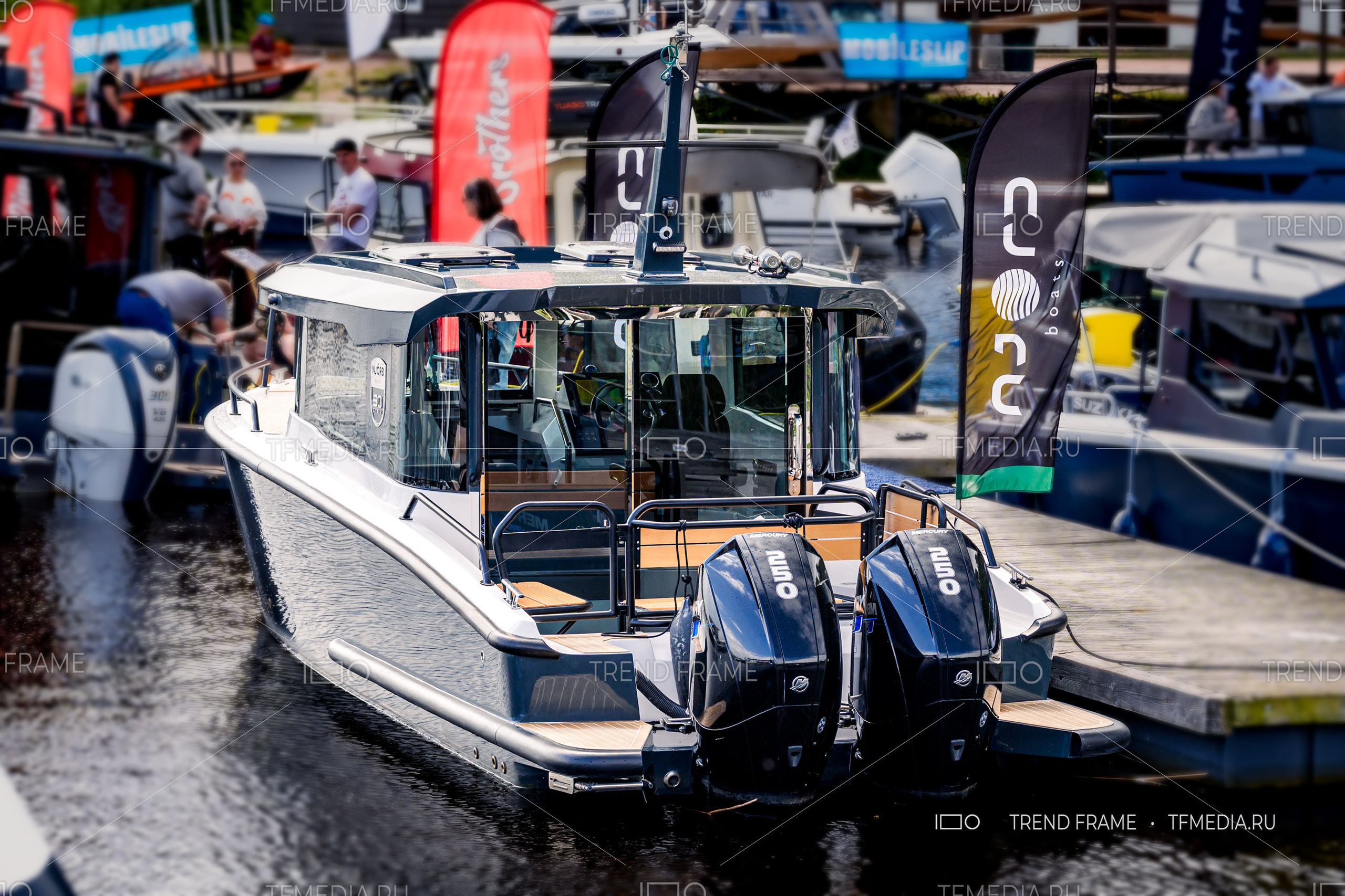 Njord 30 Cabin с двумя моторами Mercury SeaPro — вид с кормы, фото TrendFrame