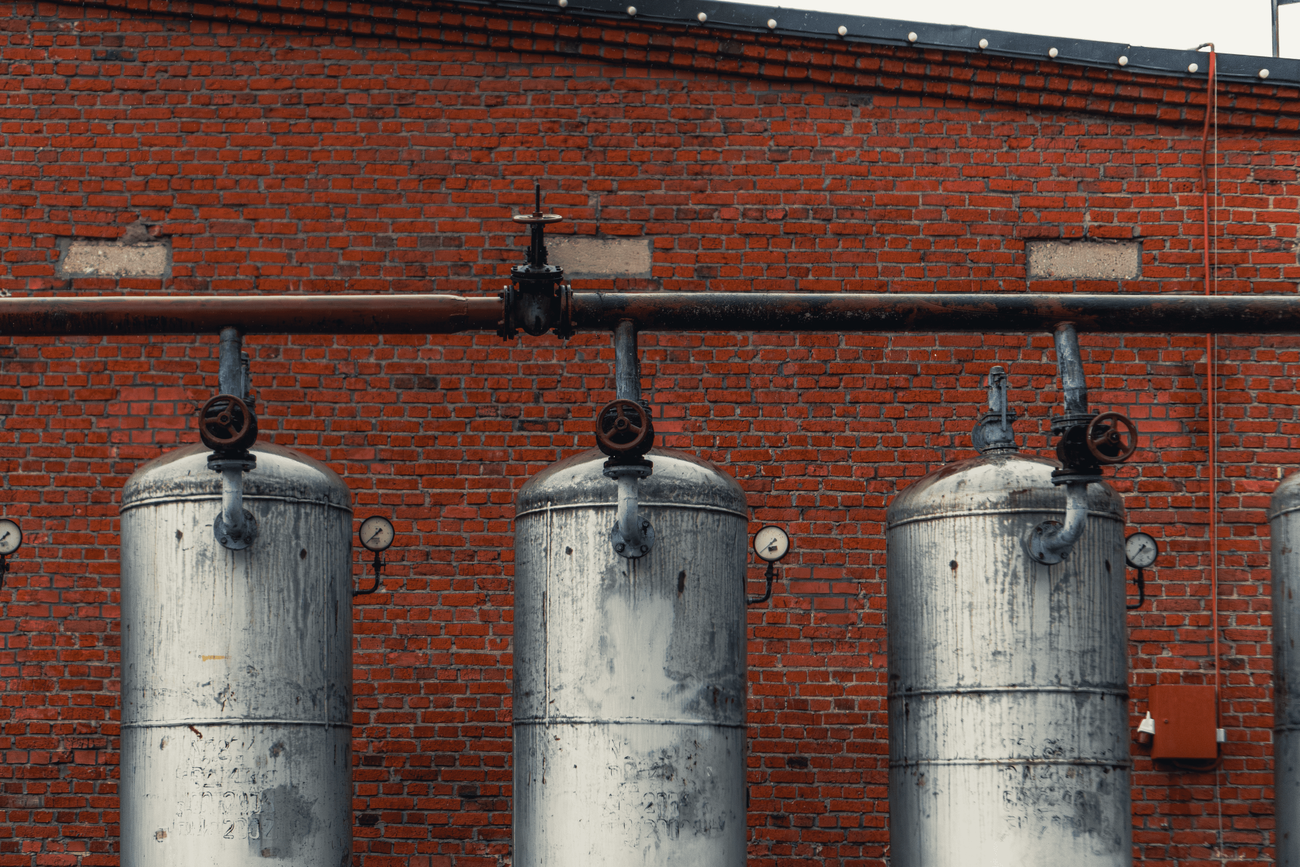 Nissan Skyline R33: серая тучка в дождливый день