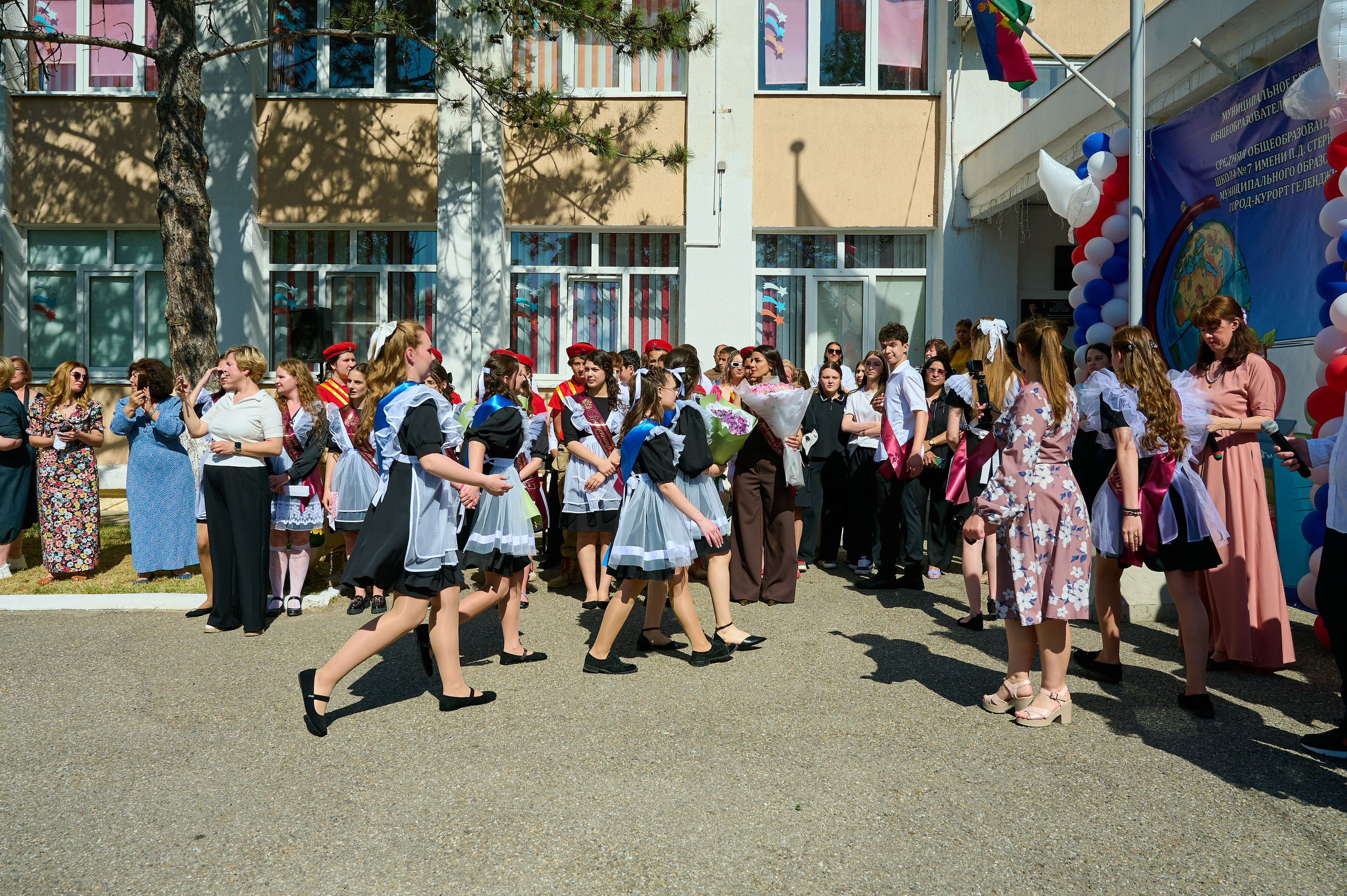 Последний звонок 2025. Жизнь курорта Кабардинка в фотографиях