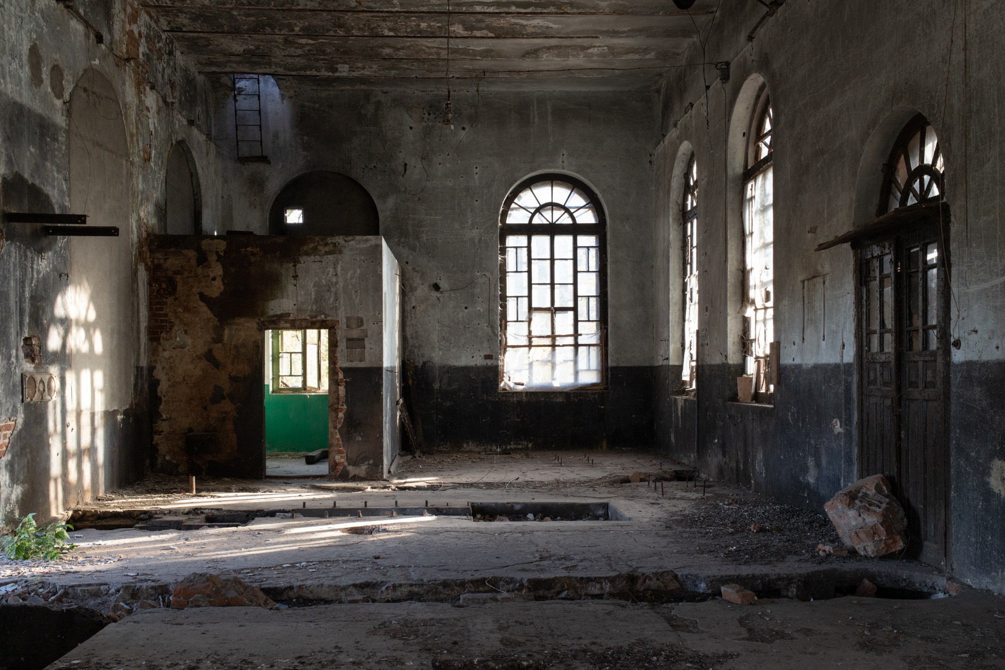 Помещение электростанции, построенное в Ирской коммуне по проекту Джованни Фанфарони. Она обеспечивала электричеством всё село.