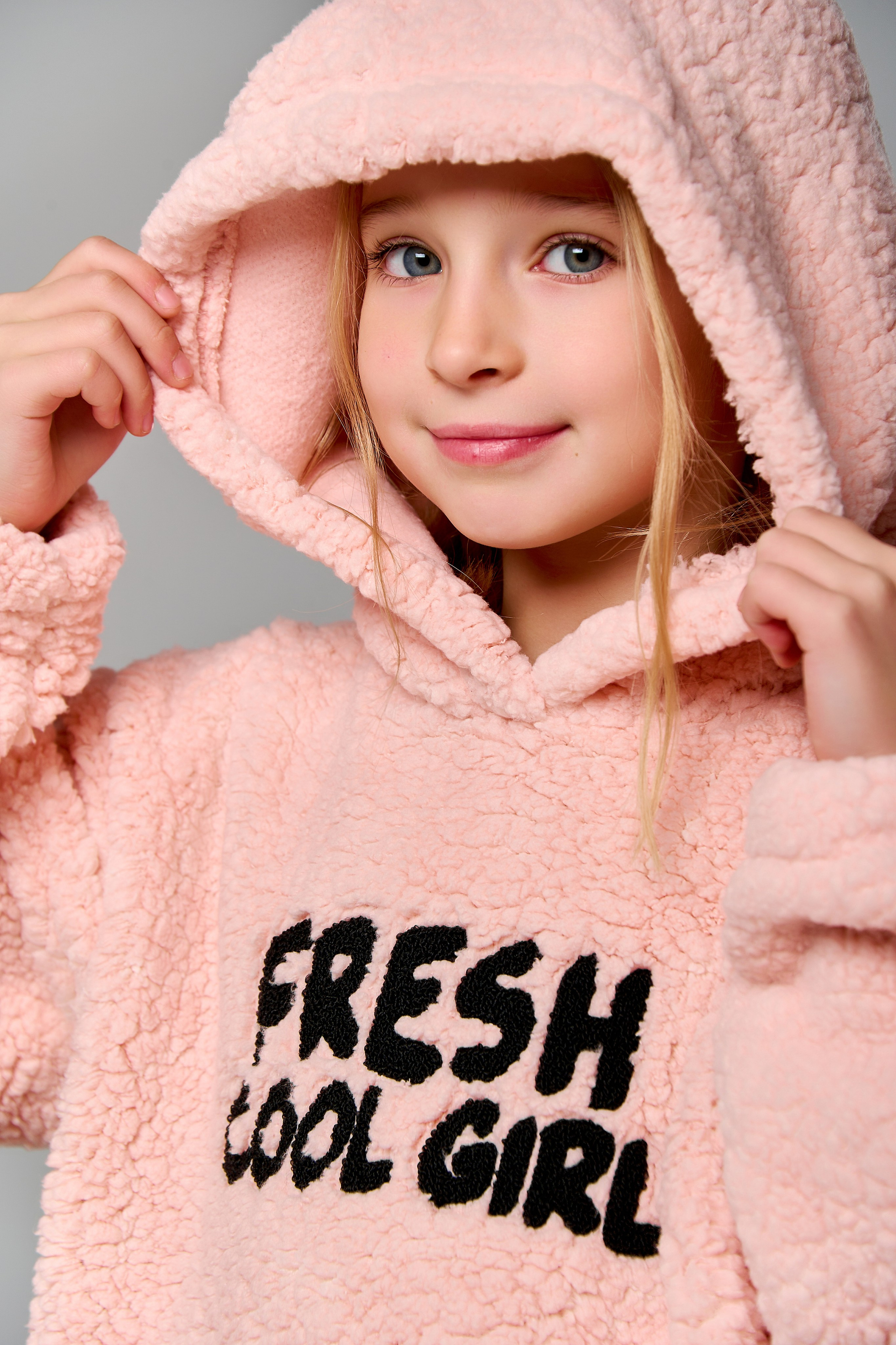 Съемка детских толстовок для маркетплейса. Контент фотограф для бизнеса и маркет-плейсов