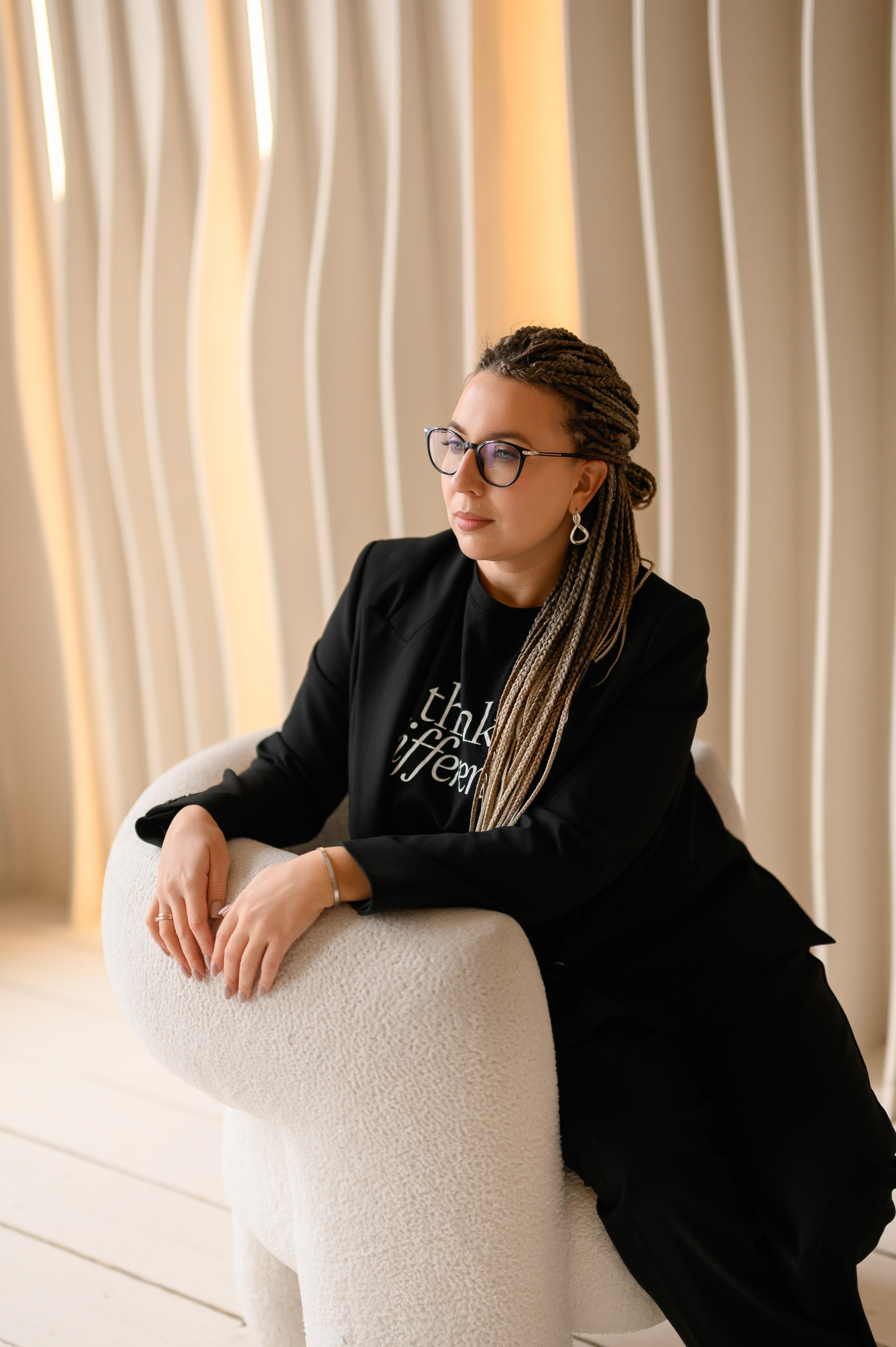 Контент-фотосессия для психолога в зале Эклипс. Semerlina.ru