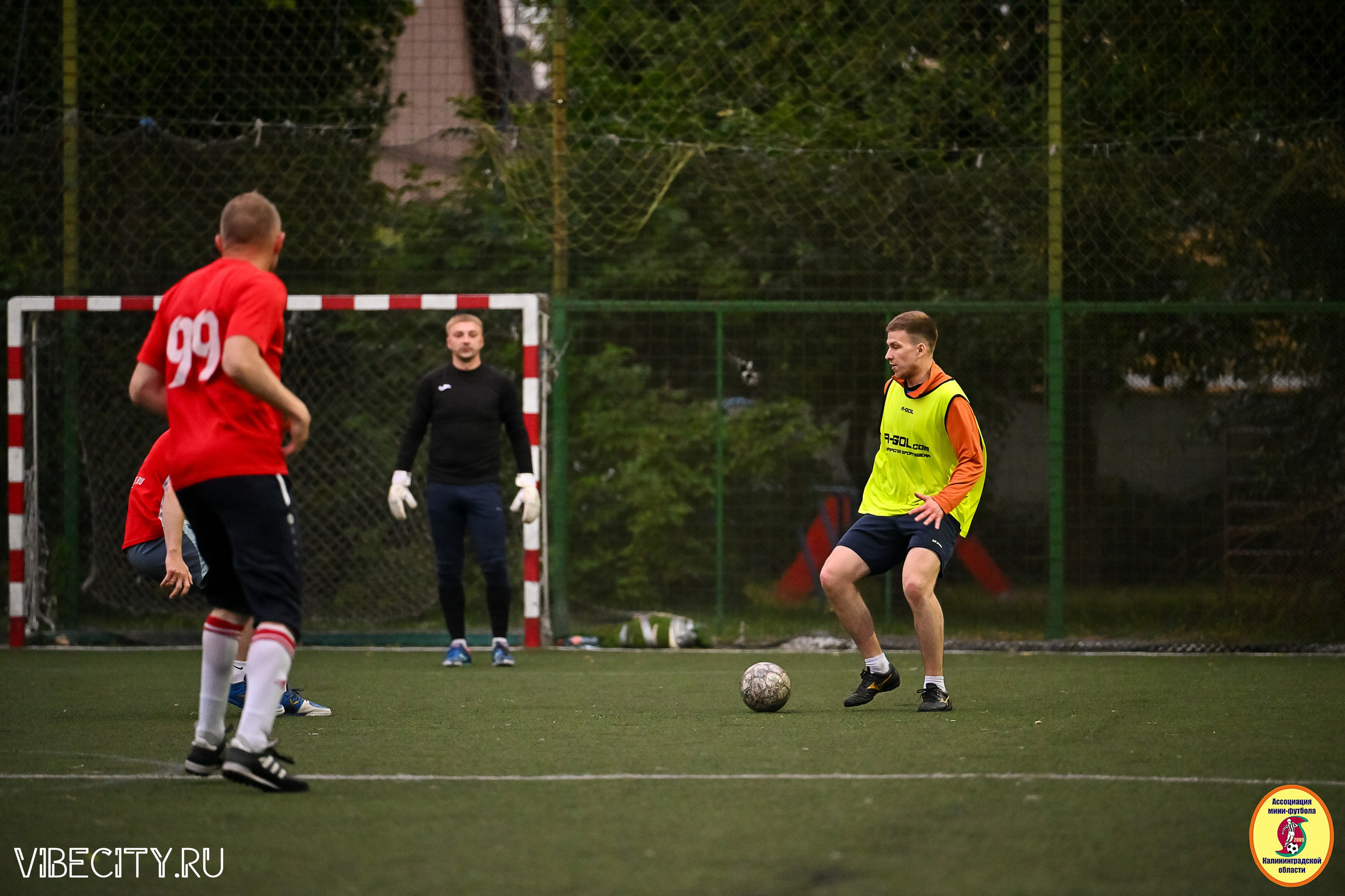 ИГРЫ МИНИ-ФУТБОЛЬНОЙ И КОРПОРАТИВНОЙ ЛИГИ. VIBECITY.RU Вайб Сити Ру Фоторепортажи Фотоотчеты Калининград