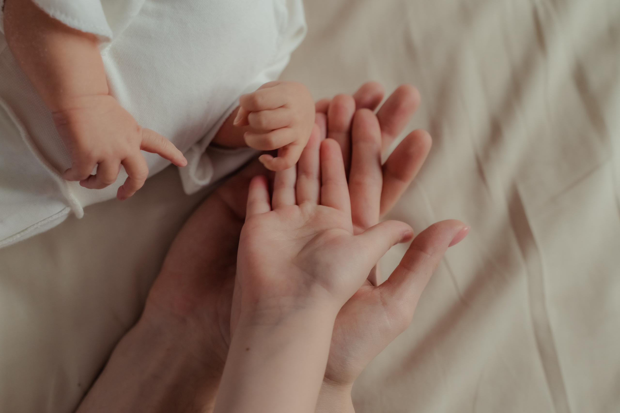 Фотосъемка новорожденного в минималистичном стиле