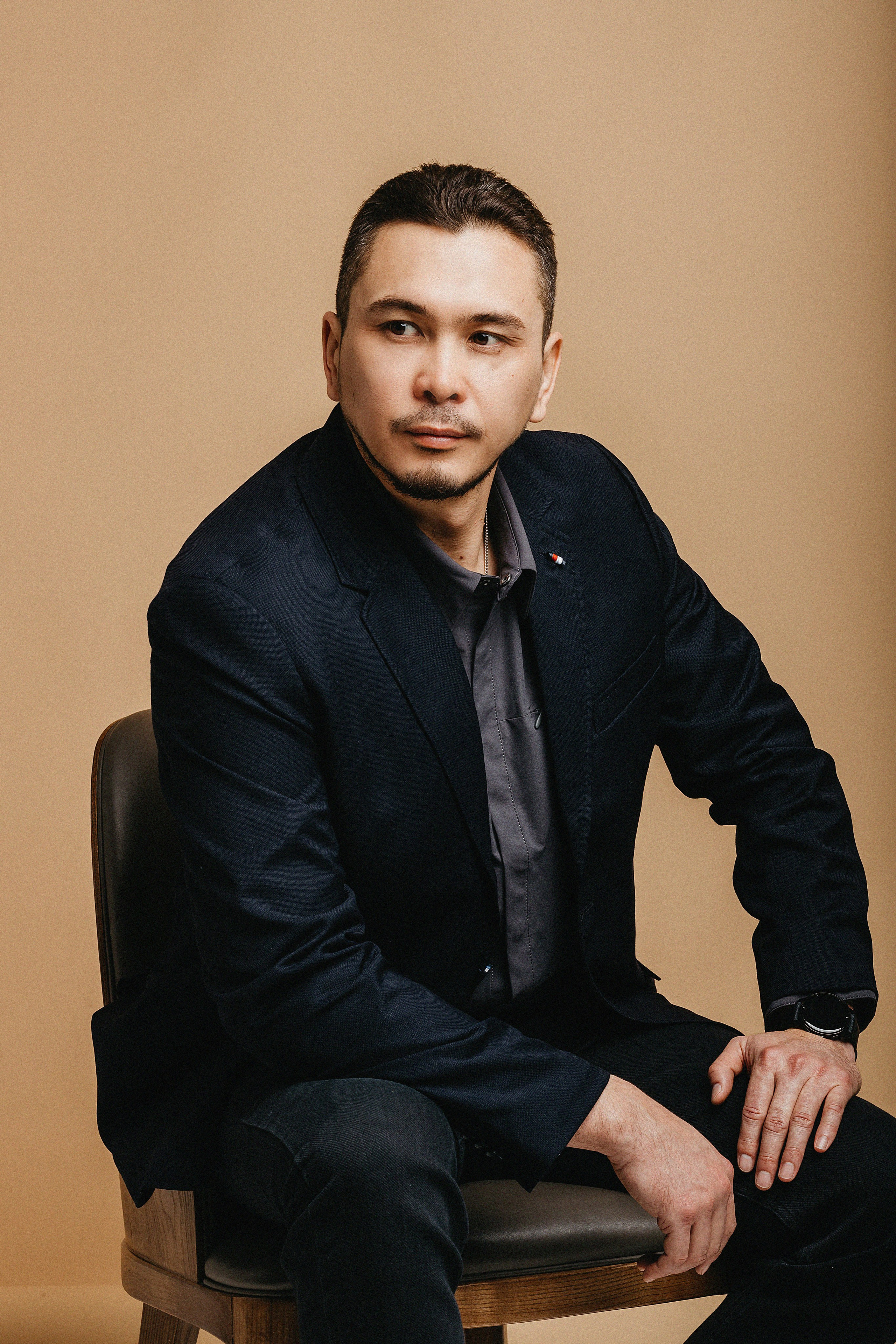 Фотосессия Нурлана в фотостудии Пространство. Свадебный, семейный и портретный фотограф в Алматы, Костанай