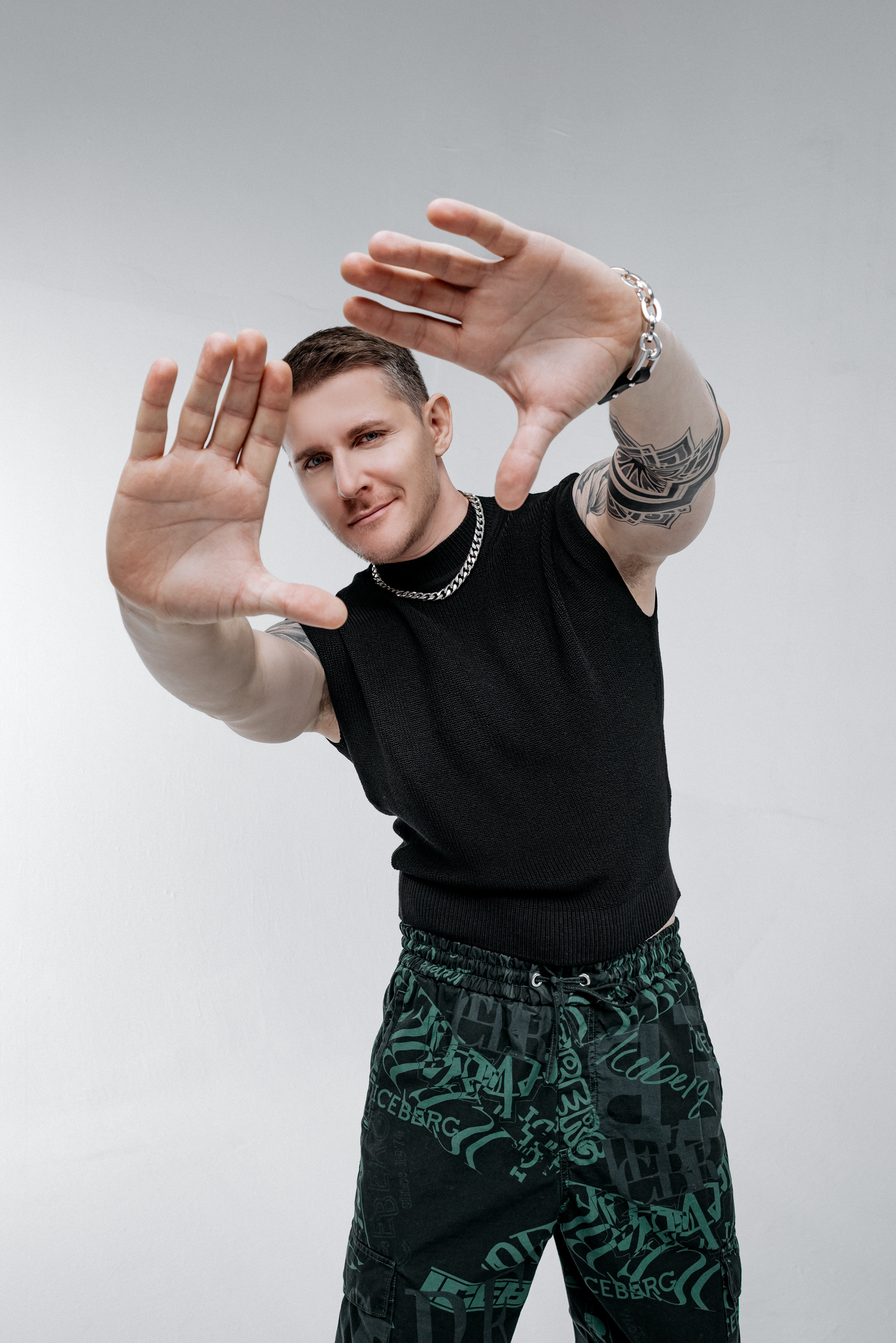 Александр артист