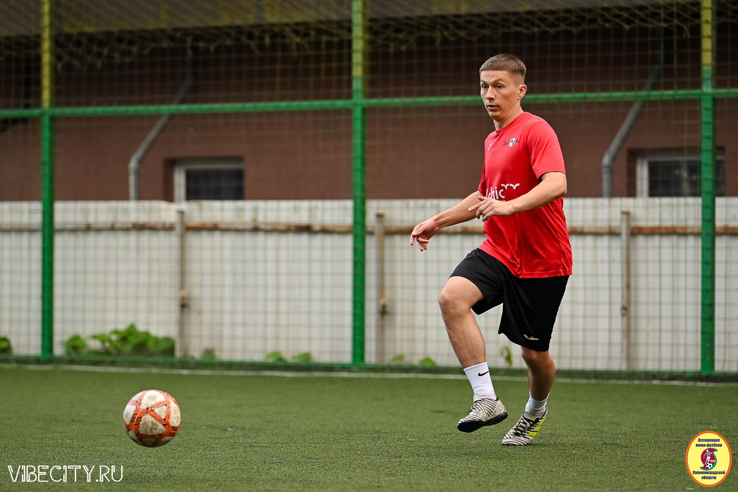 ИГРЫ МИНИ-ФУТБОЛЬНОЙ И КОРПОРАТИВНОЙ ЛИГИ. VIBECITY.RU Вайб Сити Ру Фоторепортажи Фотоотчеты Калининград
