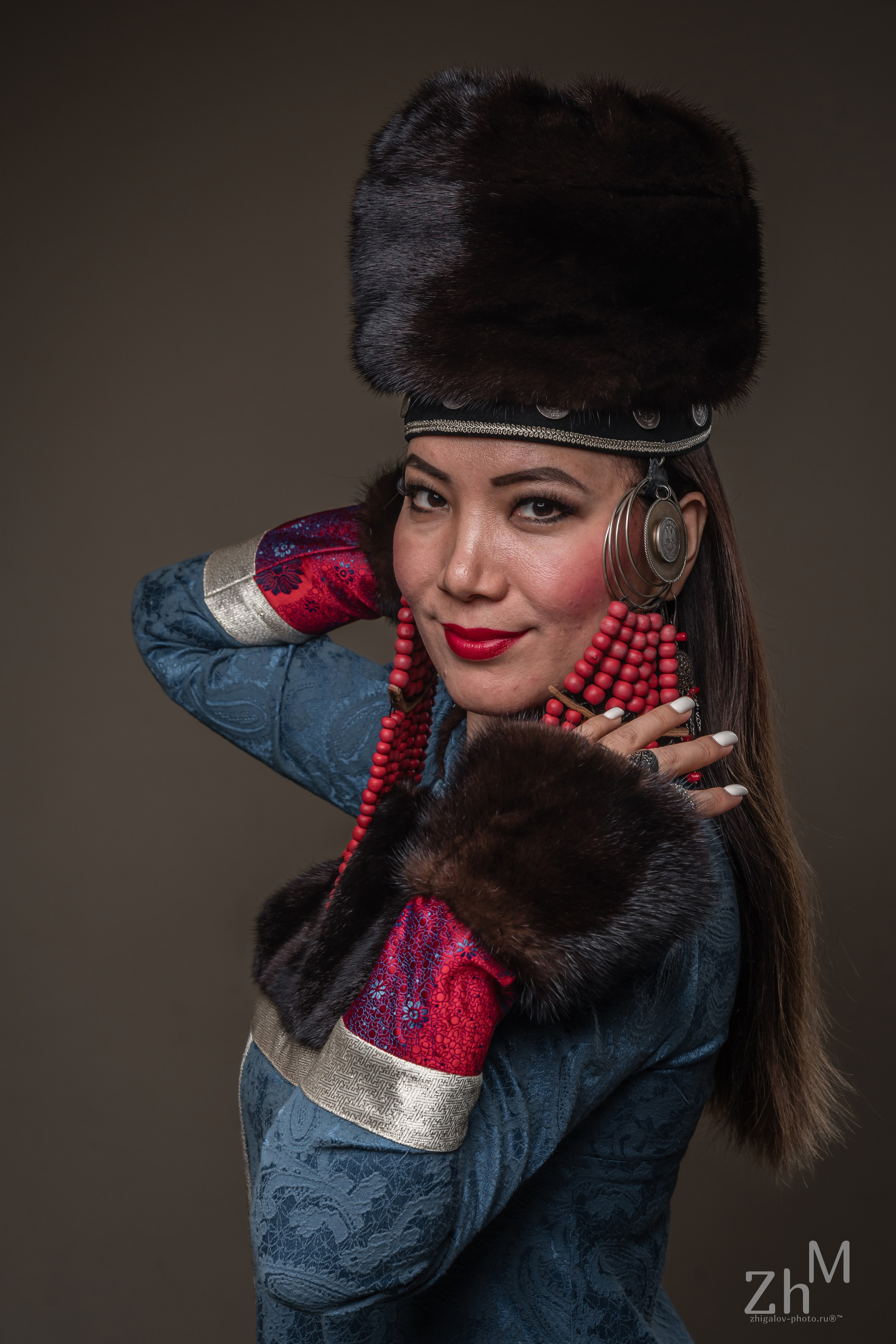 Съёмка в бурятских национальных костюмах. Семейный и свадебный фотограф в Иркутске Максим Жигалов