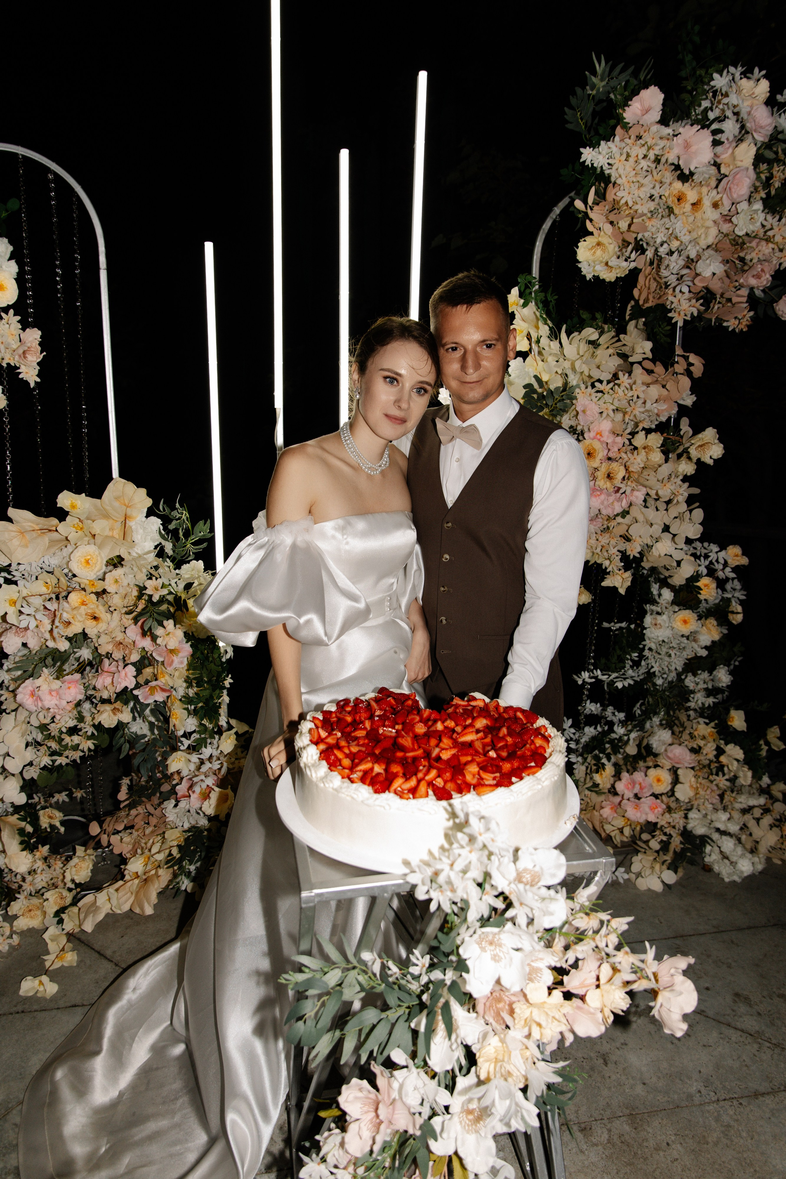 Я создаю профессиональные фотографии, которые сохраняют эмоции, детали и атмосферу вашего праздника. Свадебный фотограф во Владивостоке