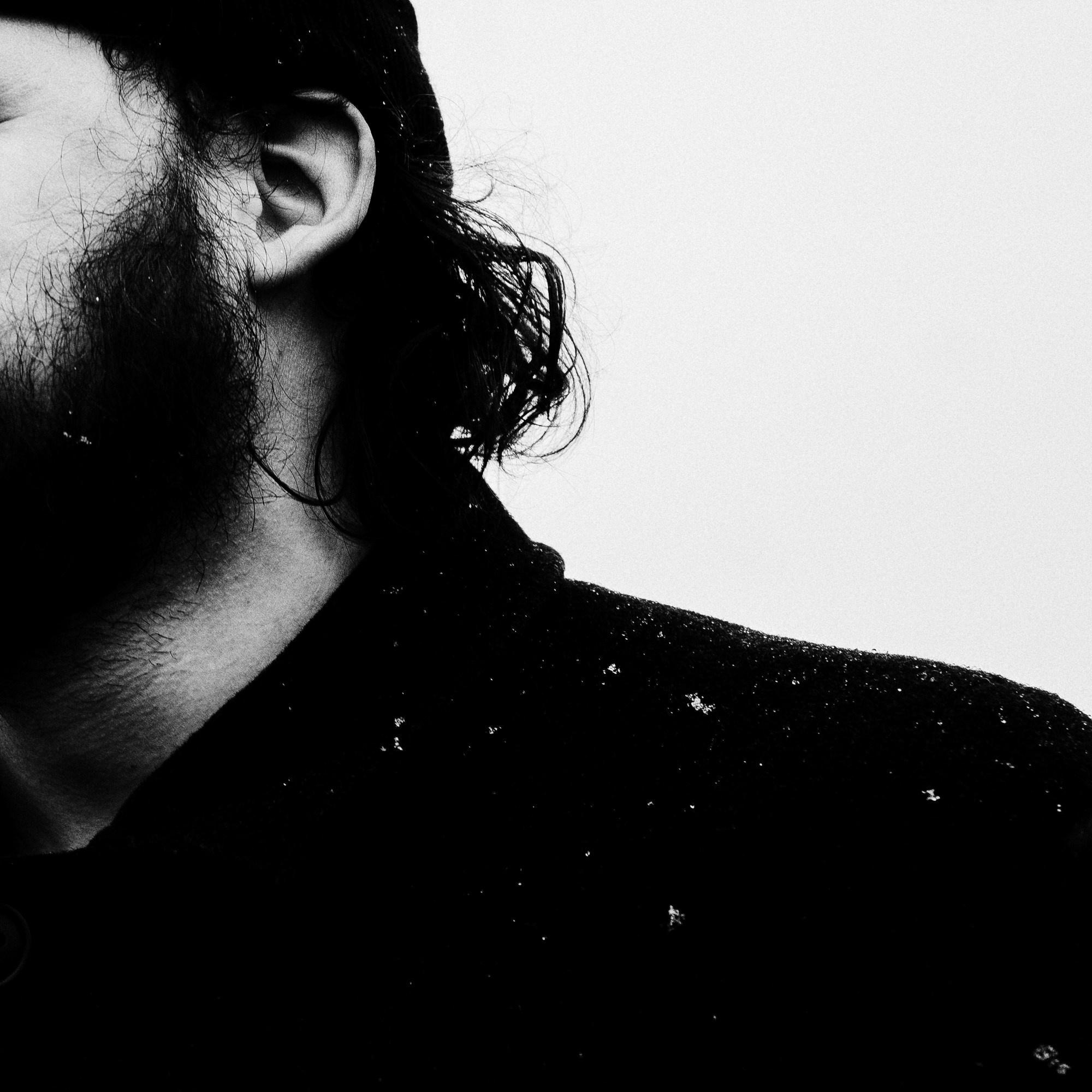 Мужской портрет на крыше в Тюмени Дарья Мустафина. Портретный фотограф Тюмень Дарья Мустафина