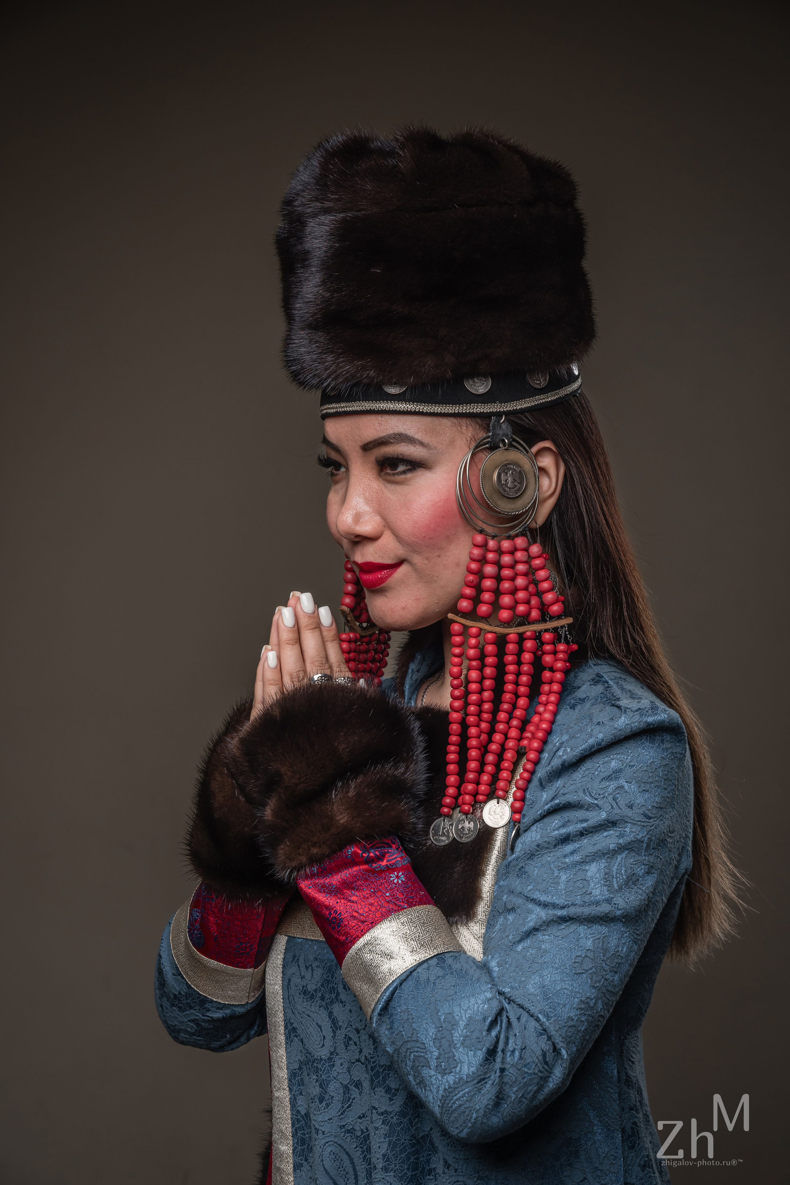 Съёмка в бурятских национальных костюмах. Семейный и свадебный фотограф в Иркутске Максим Жигалов