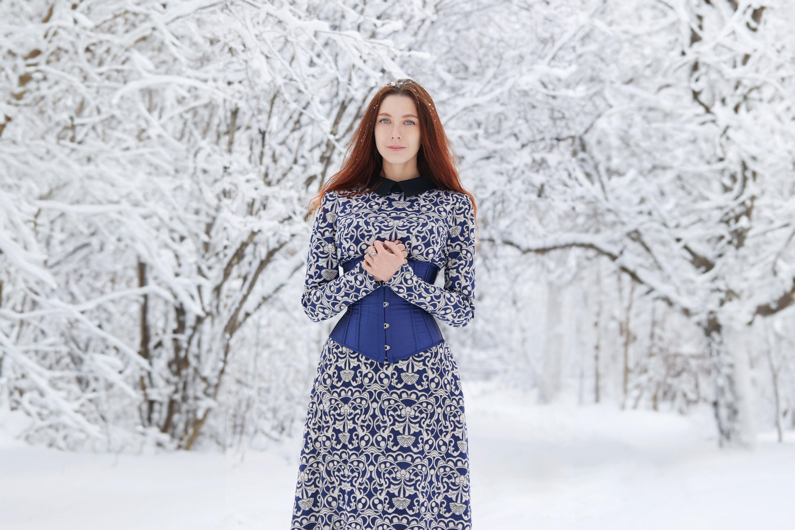 Профессиональная портретная фотосессия в снежном лесу в окрестностях города Находки