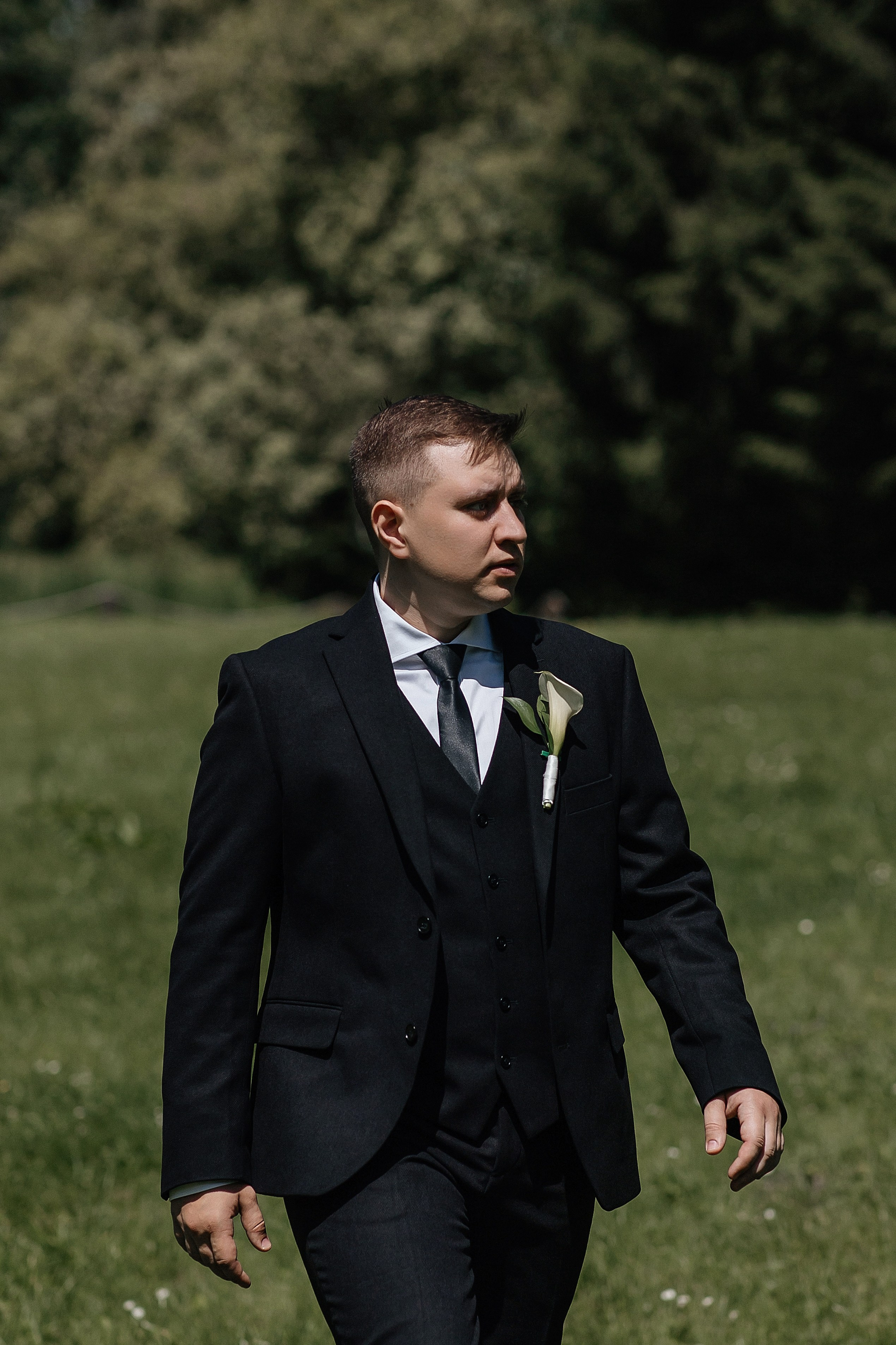 Свадебная фотосессия в Ботаническом саду имени Цицина. Свадебный фотограф в Москве Дарья Олендарёва