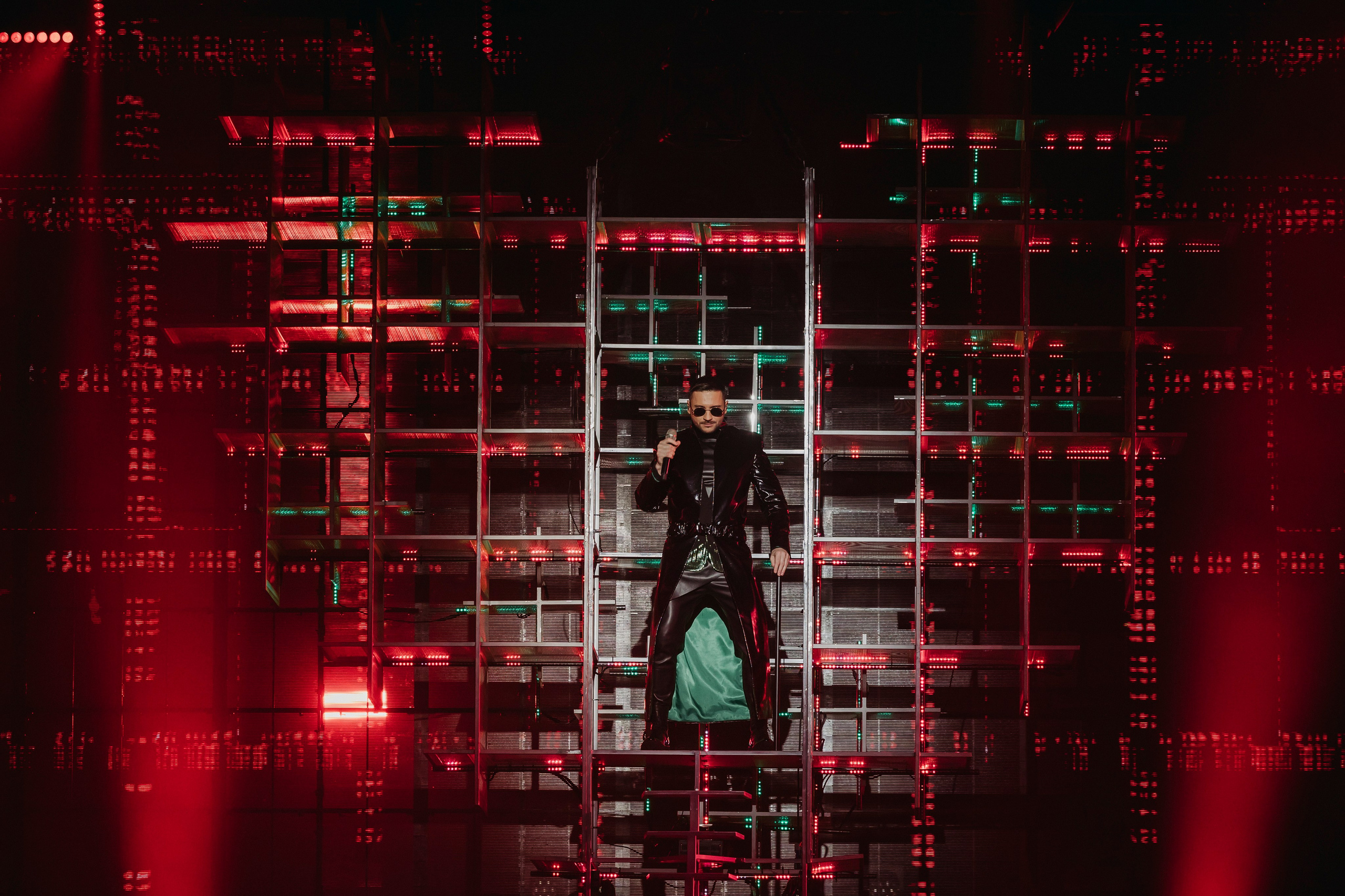 Сергей Лазарев: «Я не боюсь», Crocus City Hall. «Птичка на проводе»: информационный портал в Москве