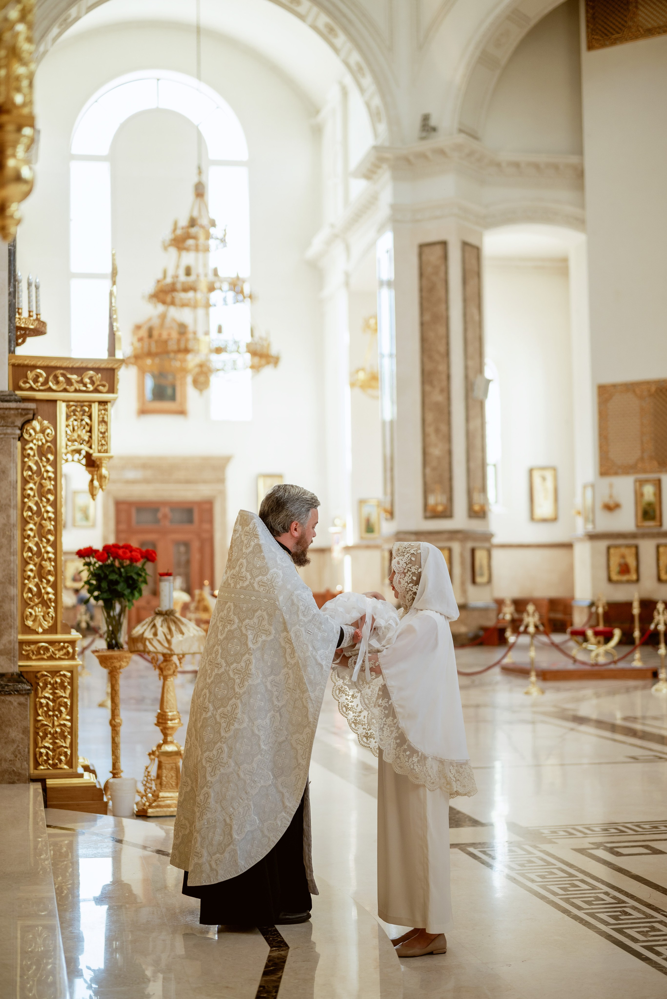 Крещение в храме Петра и Февронии. Юлия Басня семейный и свадебный фотограф в Донецке