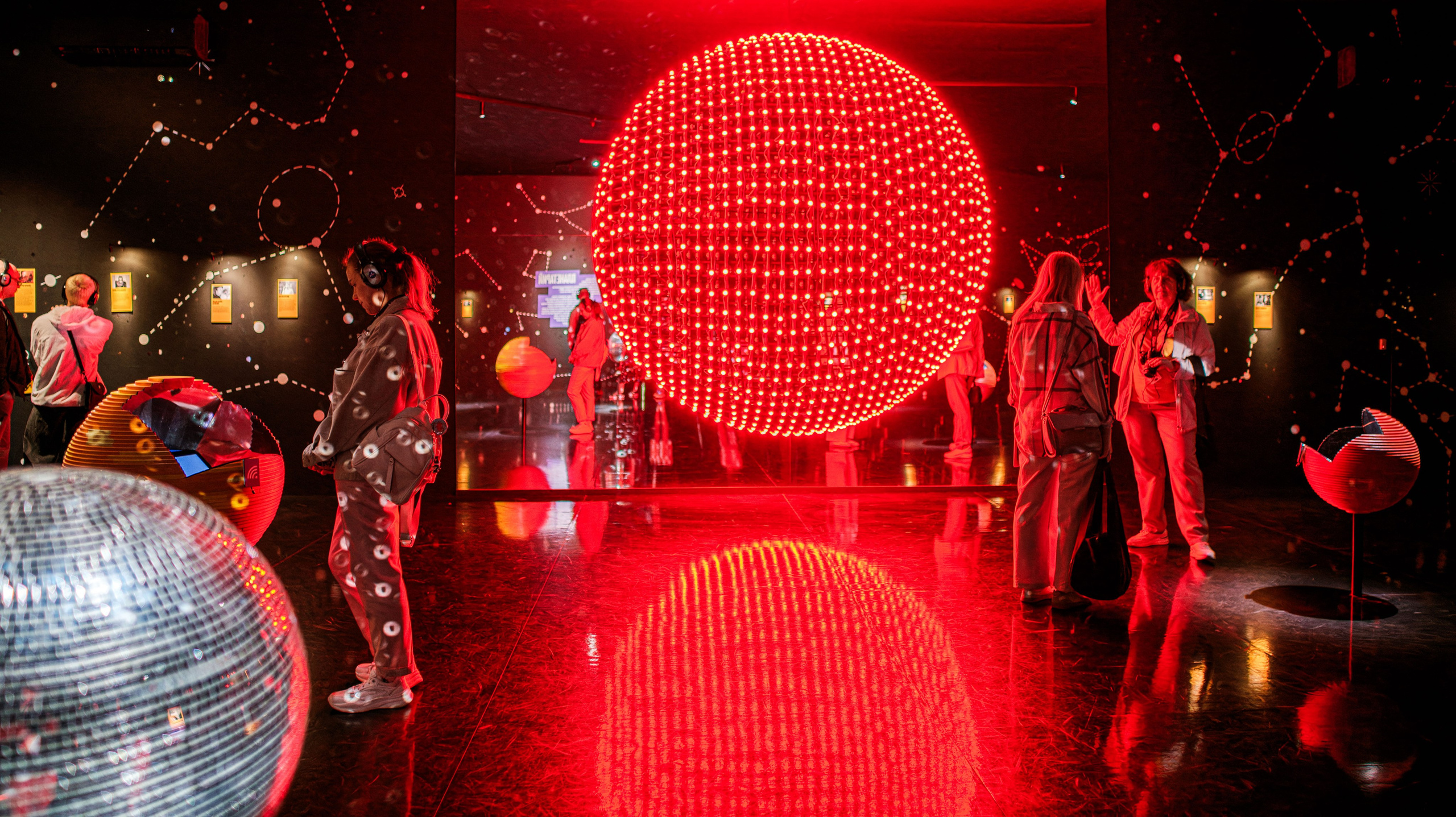 «Виктор Цой. Легенда» Выставка-байопик. Фотограф Балаев Михаил