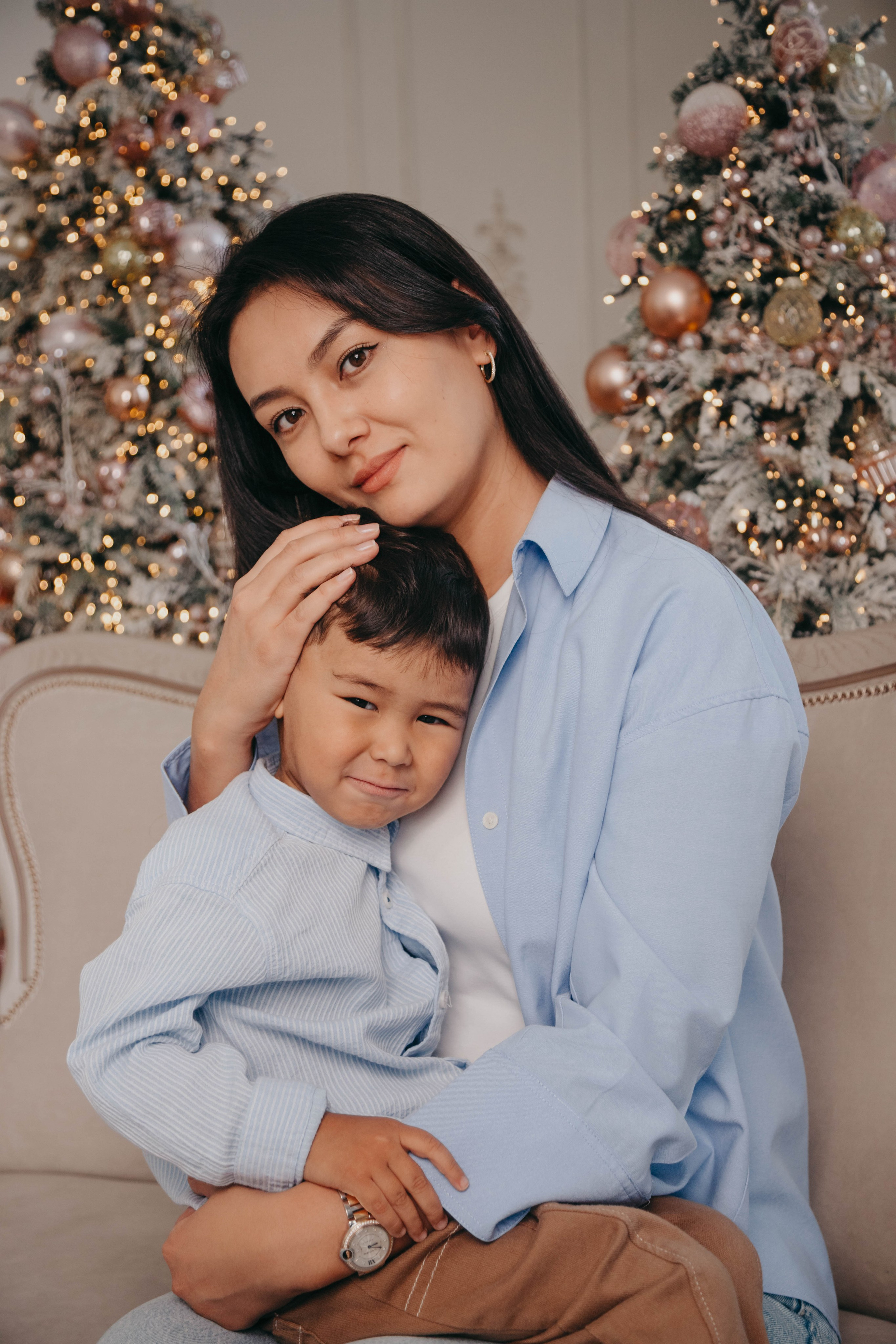 Семейная фотосессия в фотостудии 2Стула. Свадебный, семейный и портретный фотограф в Алматы, Костанай