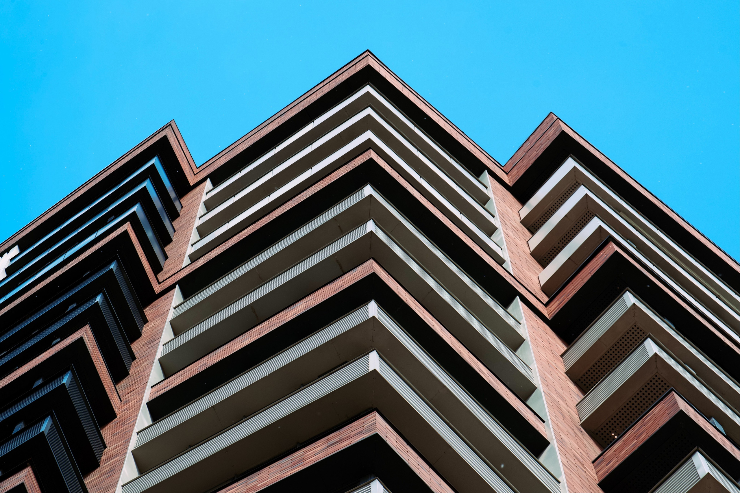 Угол зрения с земли на новостройку в Москве на Шелепихинской набережной