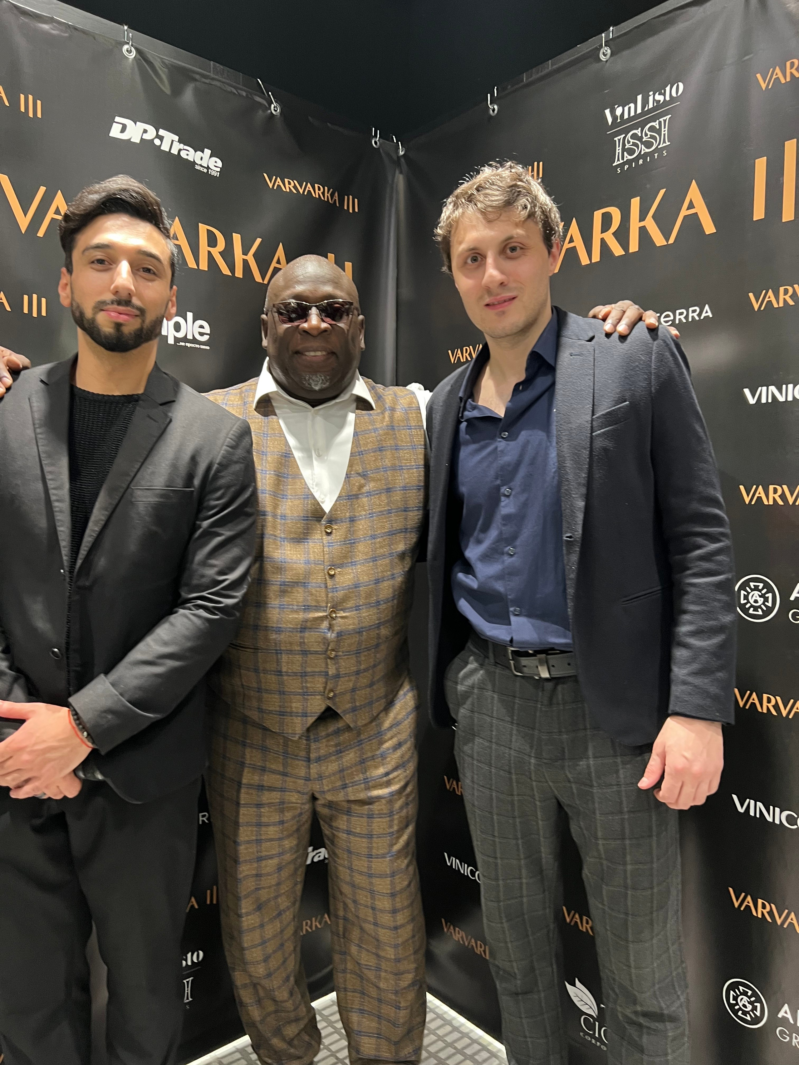 Ведущие мероприятия 1+1