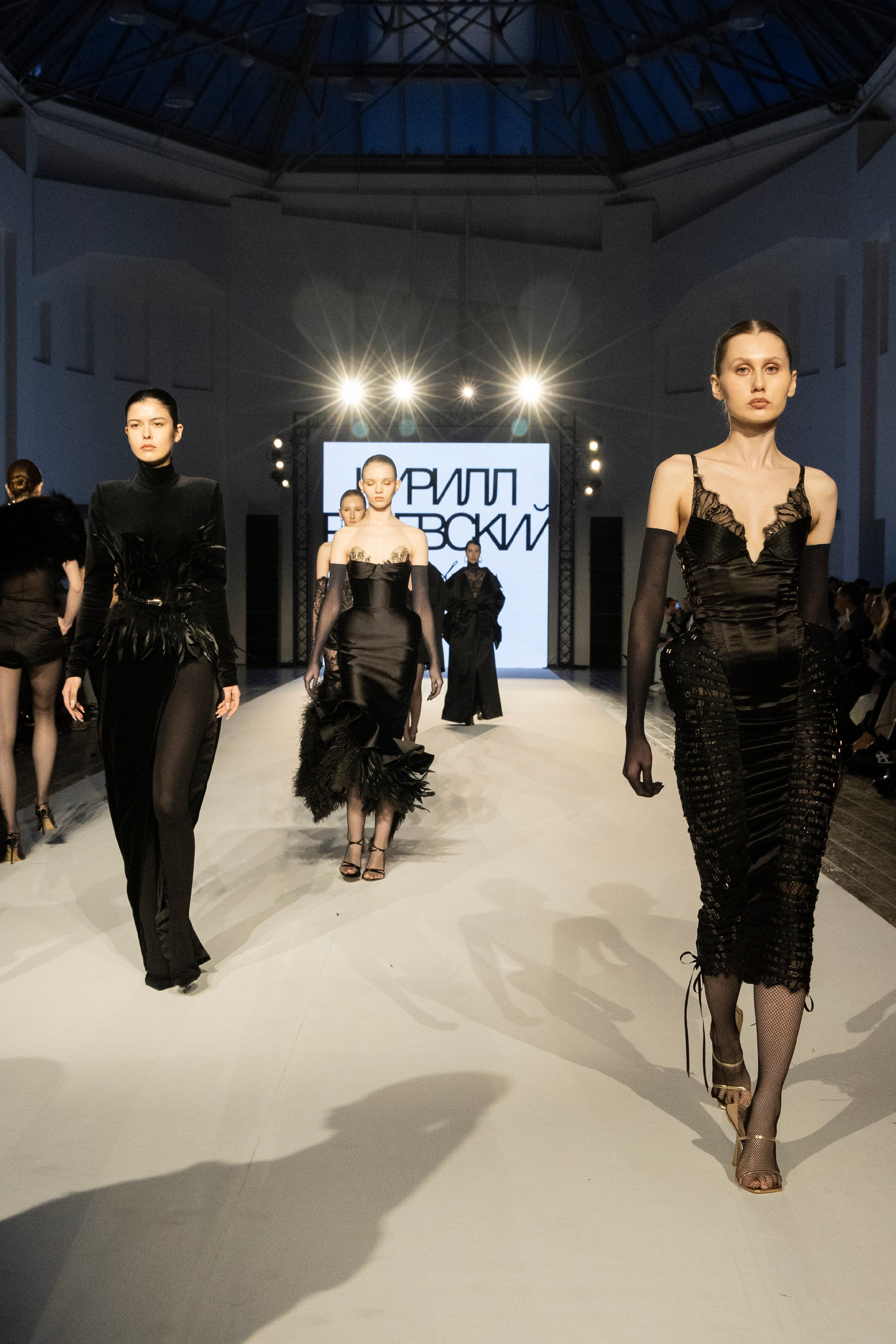 ДЛТ Собака.ru показ победителей конкурса «Новые имена в моде 2025». FOTOFAQ SKOOL г. Санкт-Петербург: очные, дистанционные и онлайн курсы фотографии