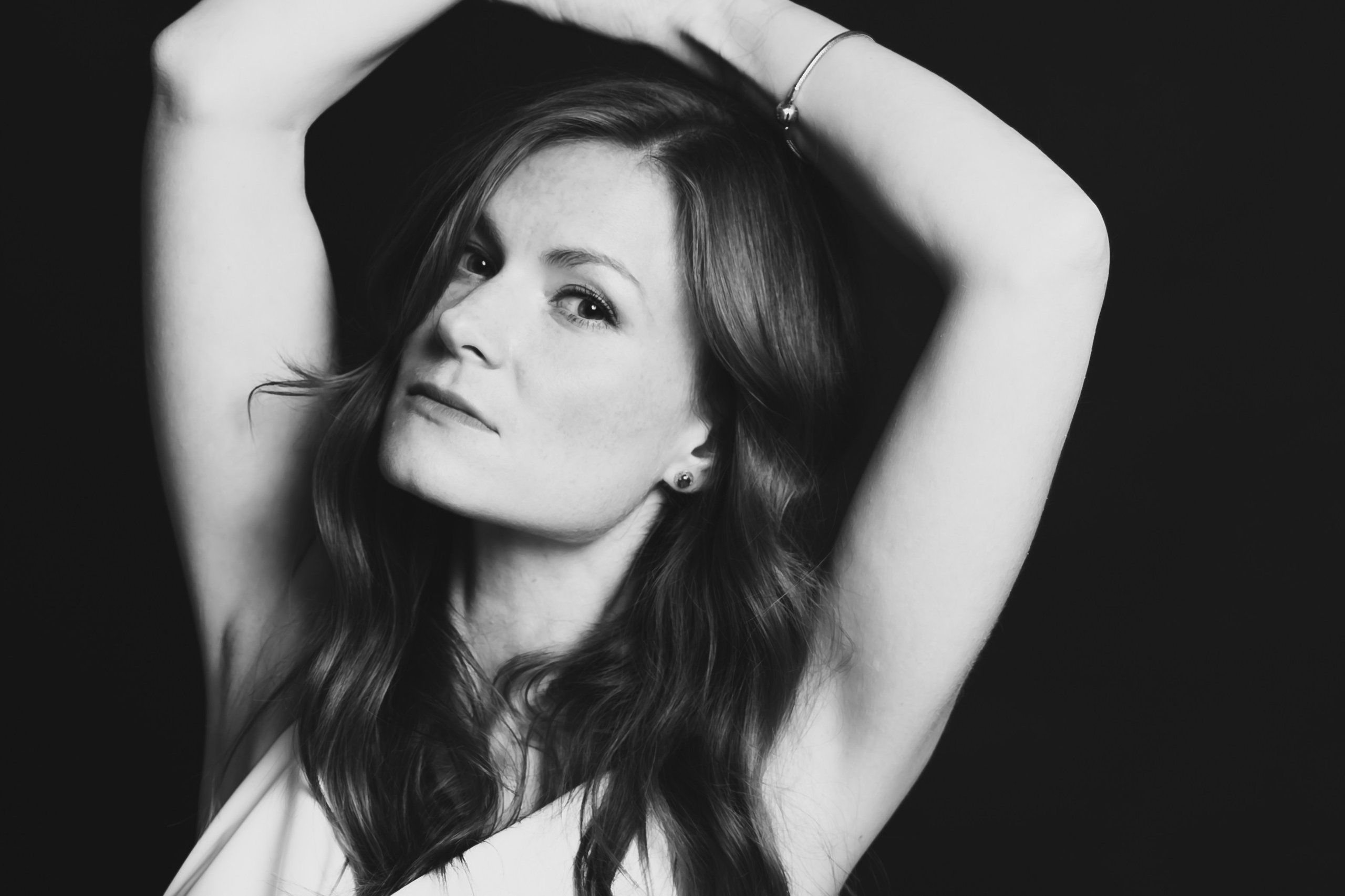 Friends. Фотосессия друзей. ФОТОГРАФ РАДОСТИ Фотосессия в студии СПб. Портретный фотограф — Юрий Торлопов