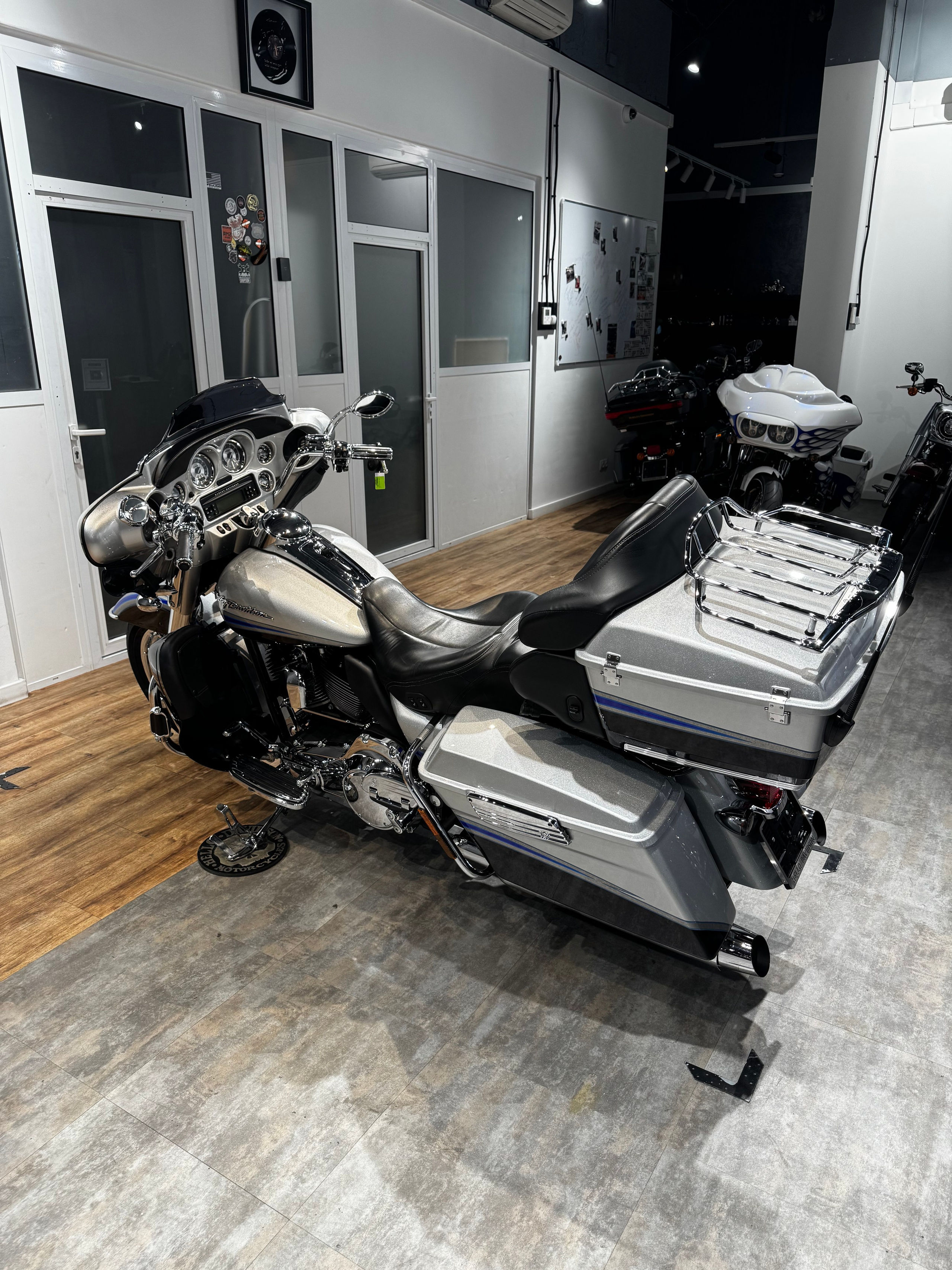 Мотоциклы Harley-Davidson CVO Black Diamond (Touring) — купить мотоцикл. Hello Davidson, Москва. Только хорошие мотоциклы…