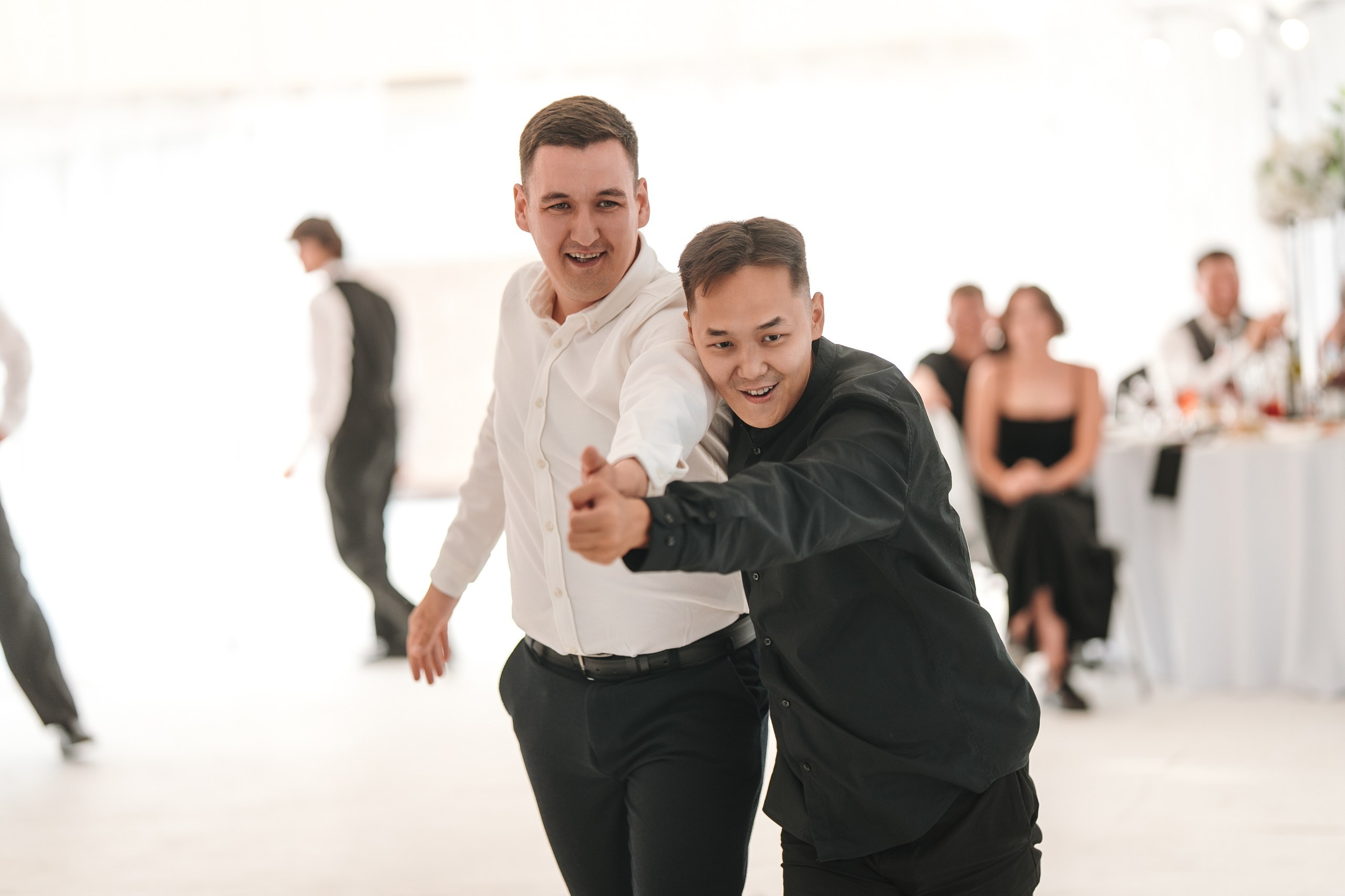 Свадьба 7 июня 2026 года — фотосессия, ЗАГС и банкет в шатре «Под облаками» в Нагаево с ведущим Артуром Ильясовым