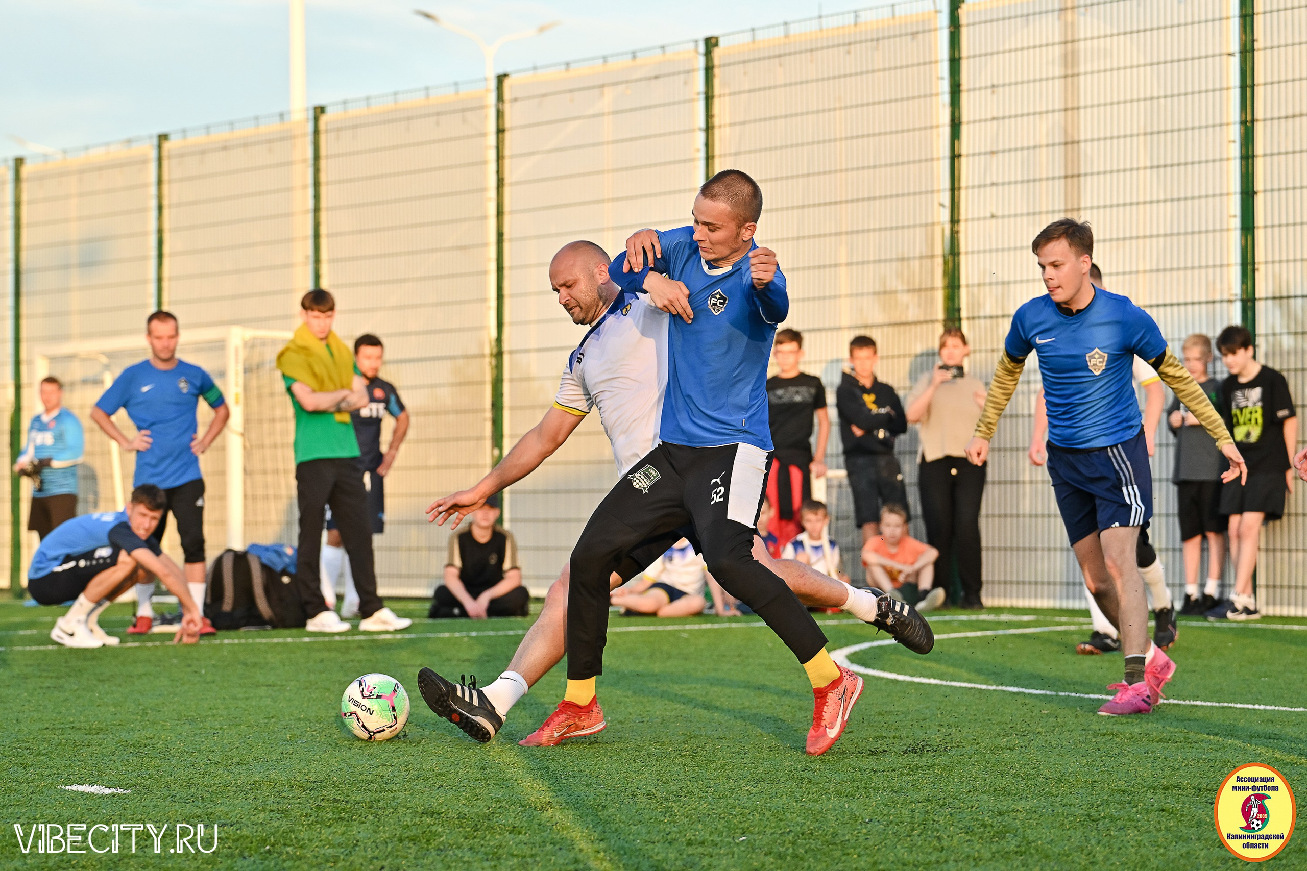 ИГРЫ МИНИ-ФУТБОЛЬНОЙ И КОРПОРАТИВНОЙ ЛИГИ. VIBECITY.RU Вайб Сити Ру Фоторепортажи Фотоотчеты Калининград